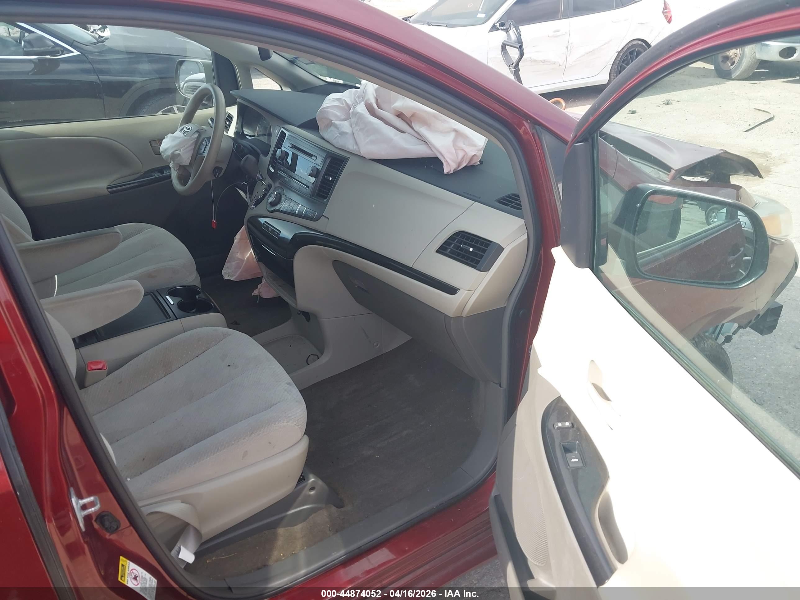 TOYOTA SIENNA image 5