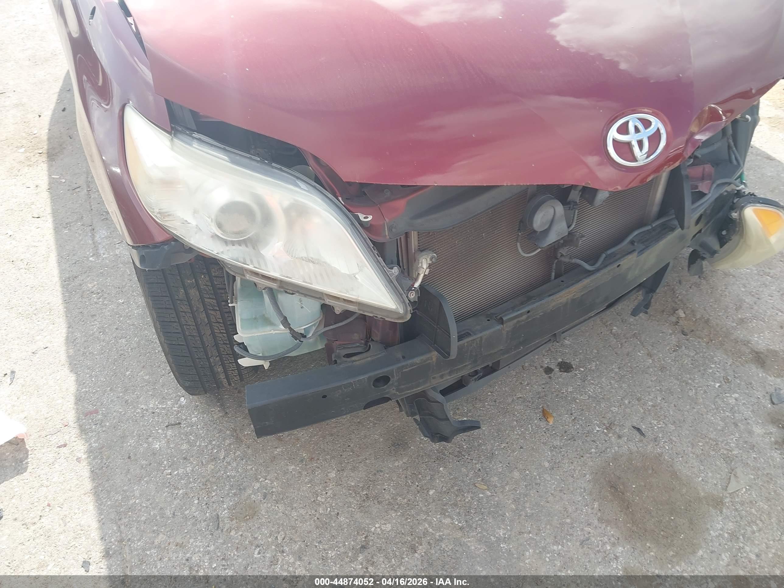 TOYOTA SIENNA image 6