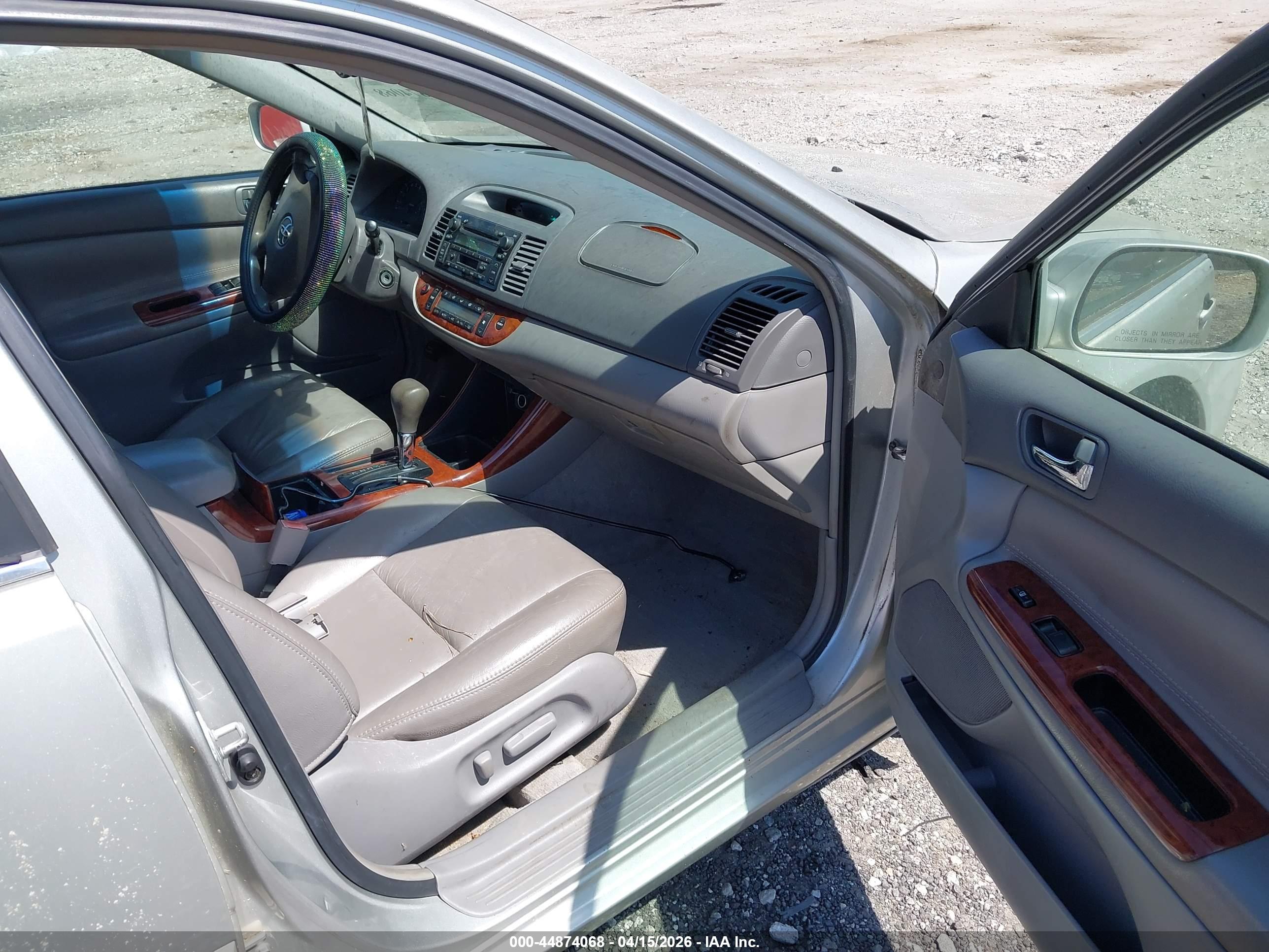 TOYOTA CAMRY image 5