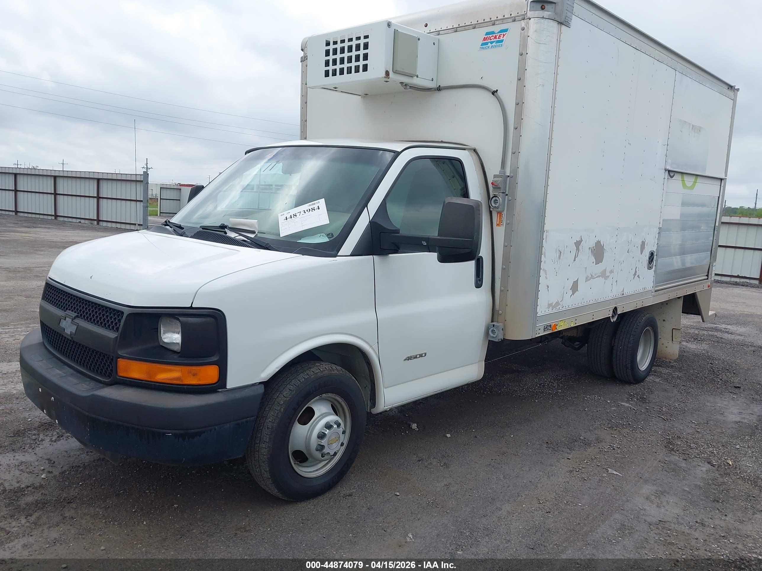 CHEVROLET EXPRESS image 2