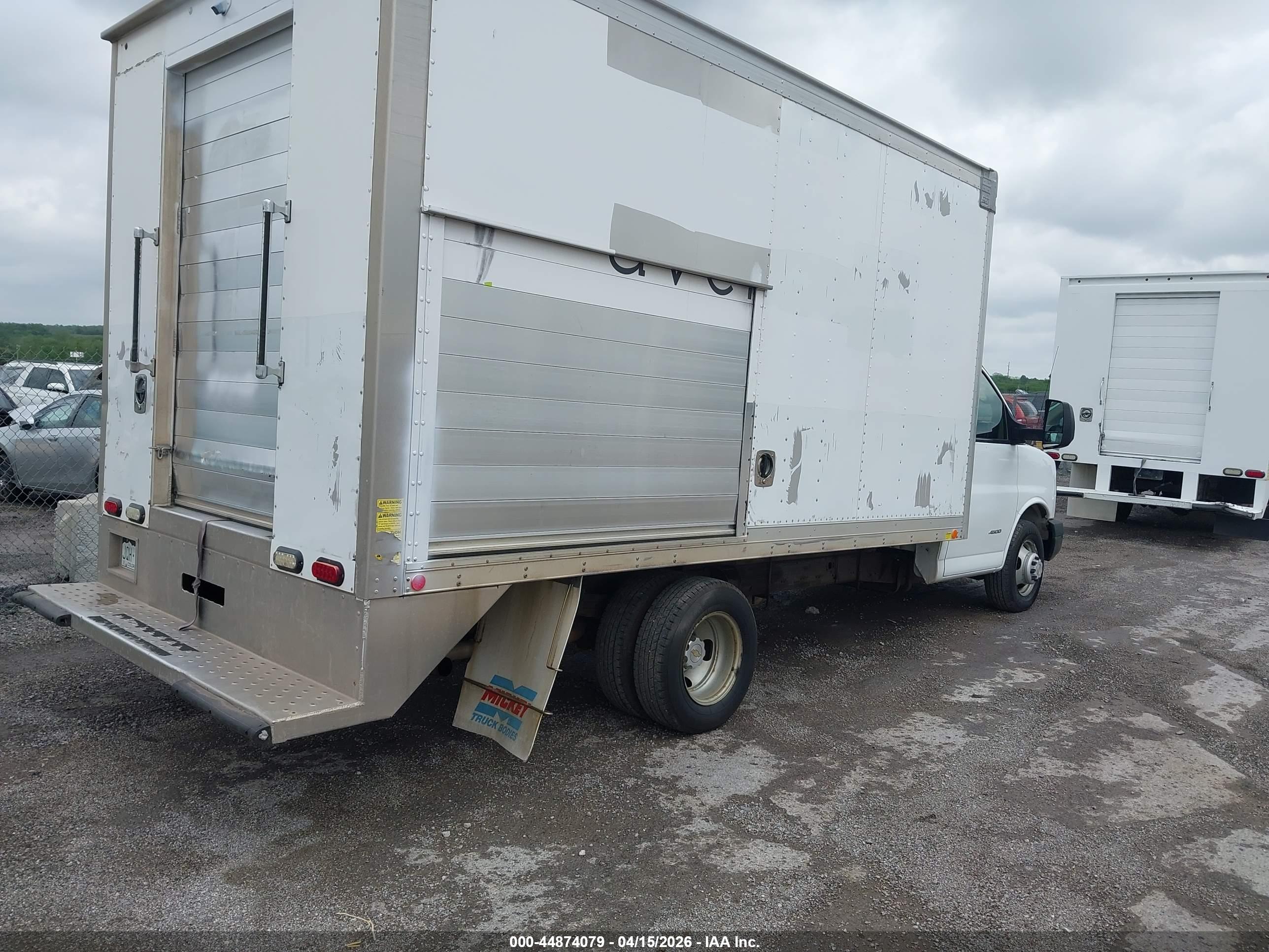 CHEVROLET EXPRESS image 4