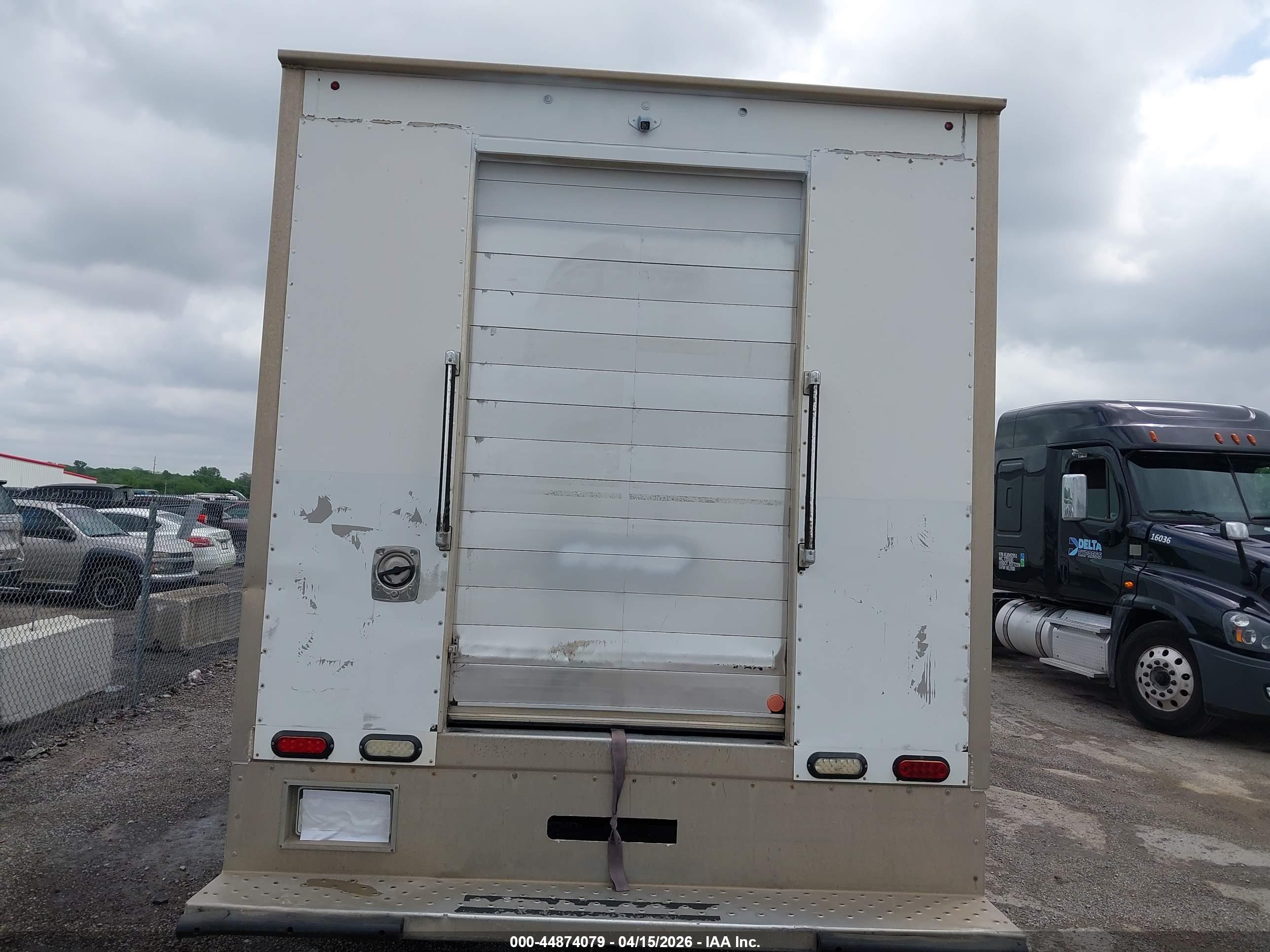 CHEVROLET EXPRESS image 7