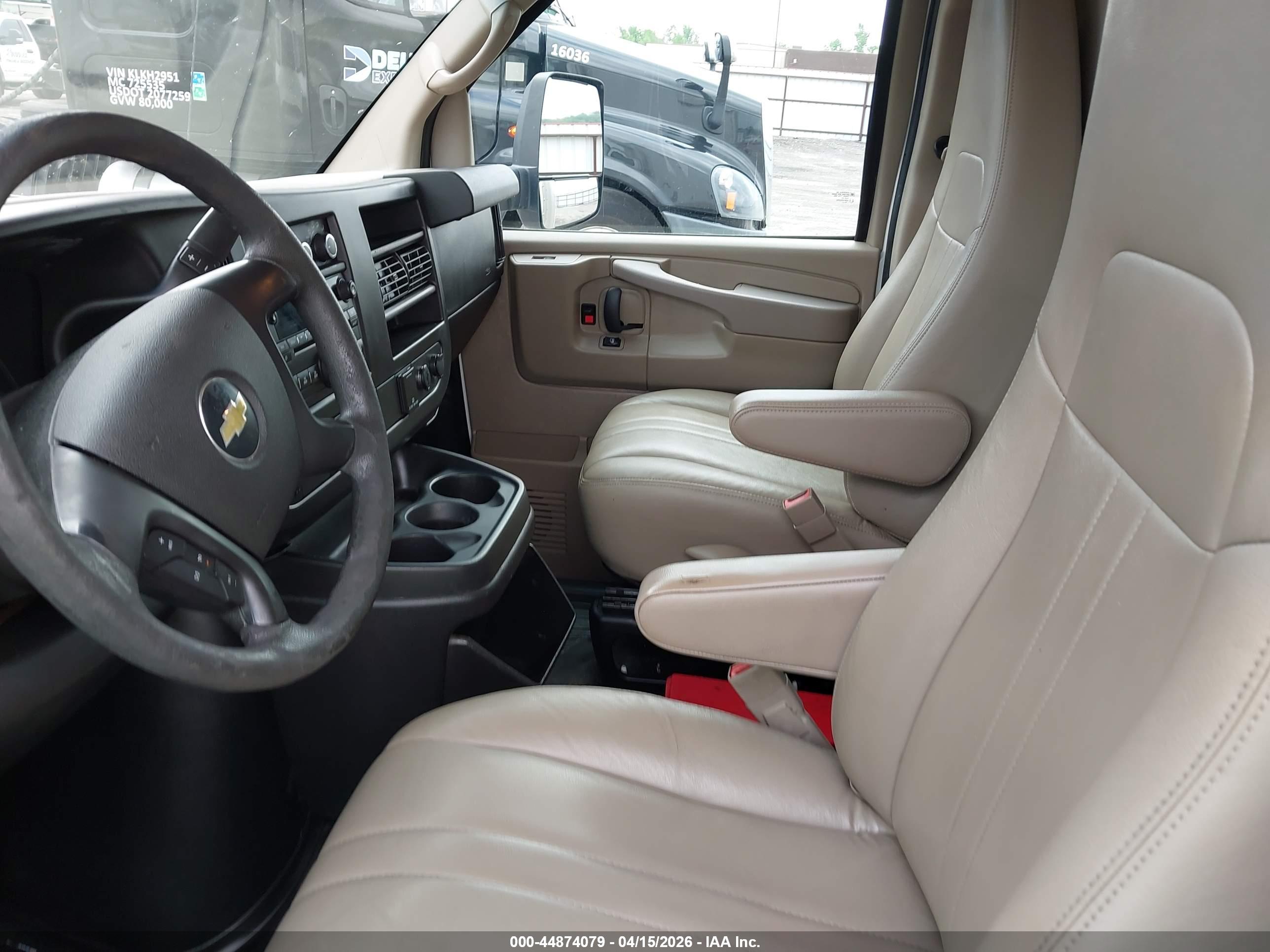 CHEVROLET EXPRESS image 8