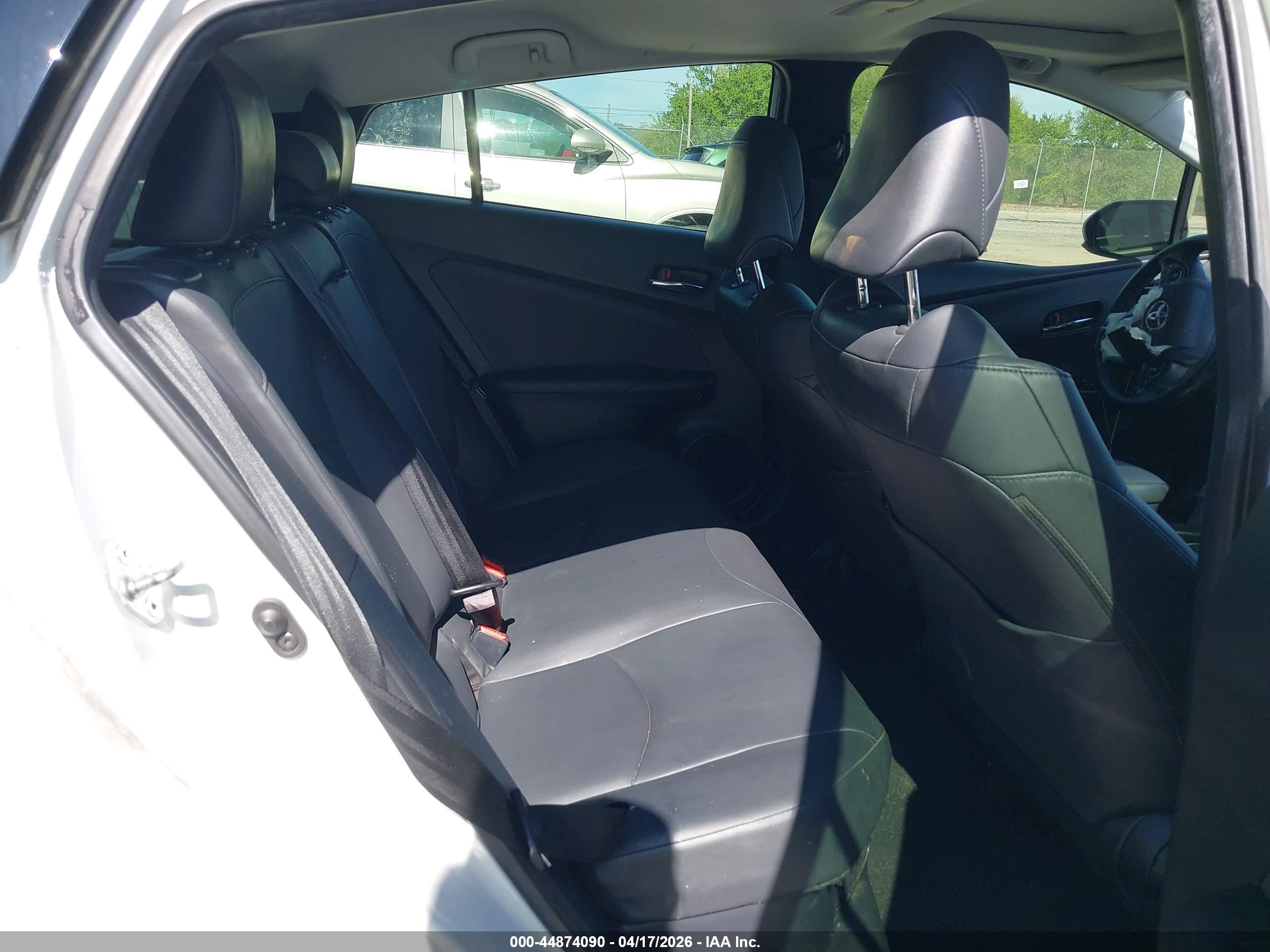 TOYOTA PRIUS image 8