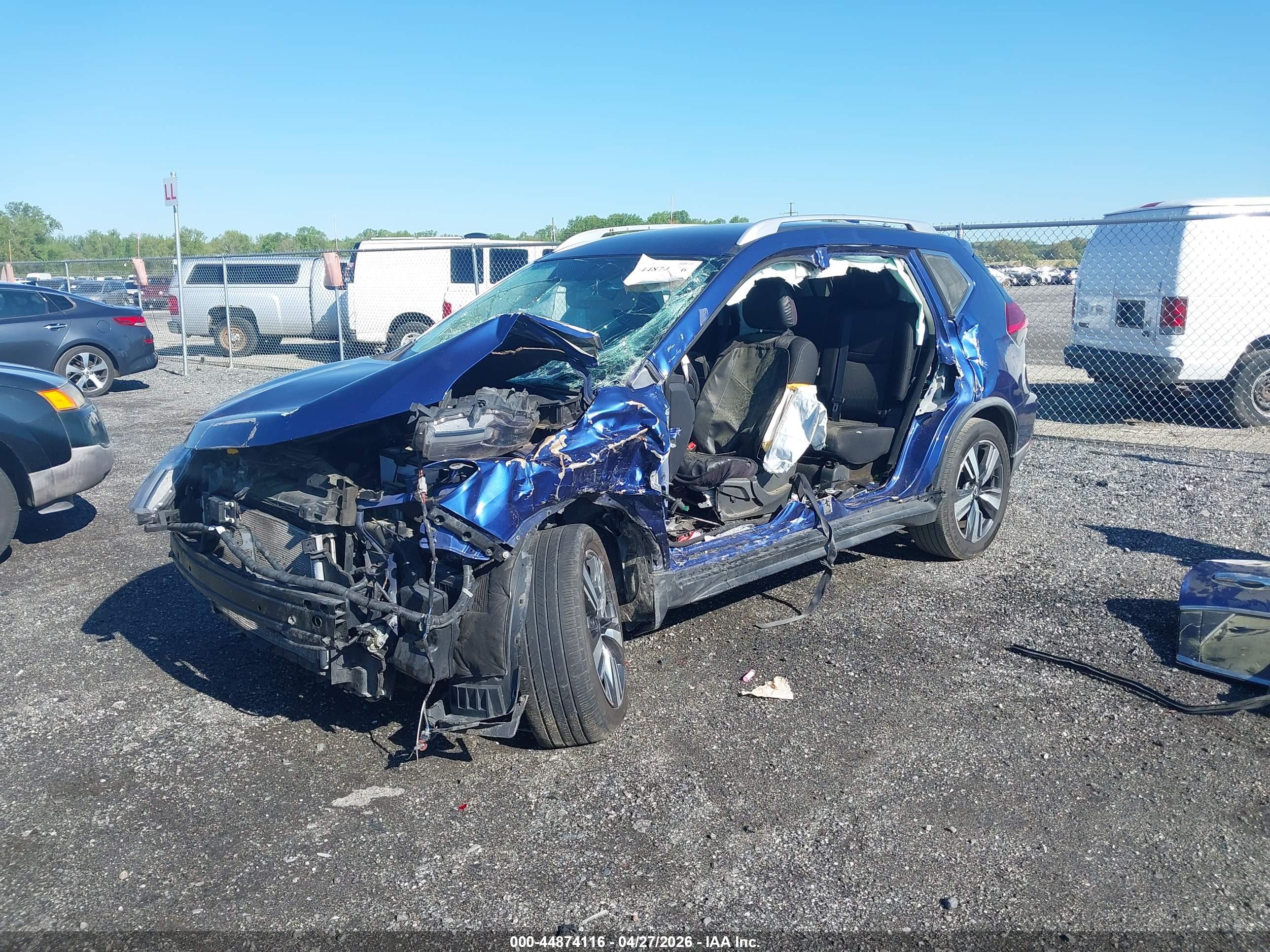 NISSAN ROGUE image 2