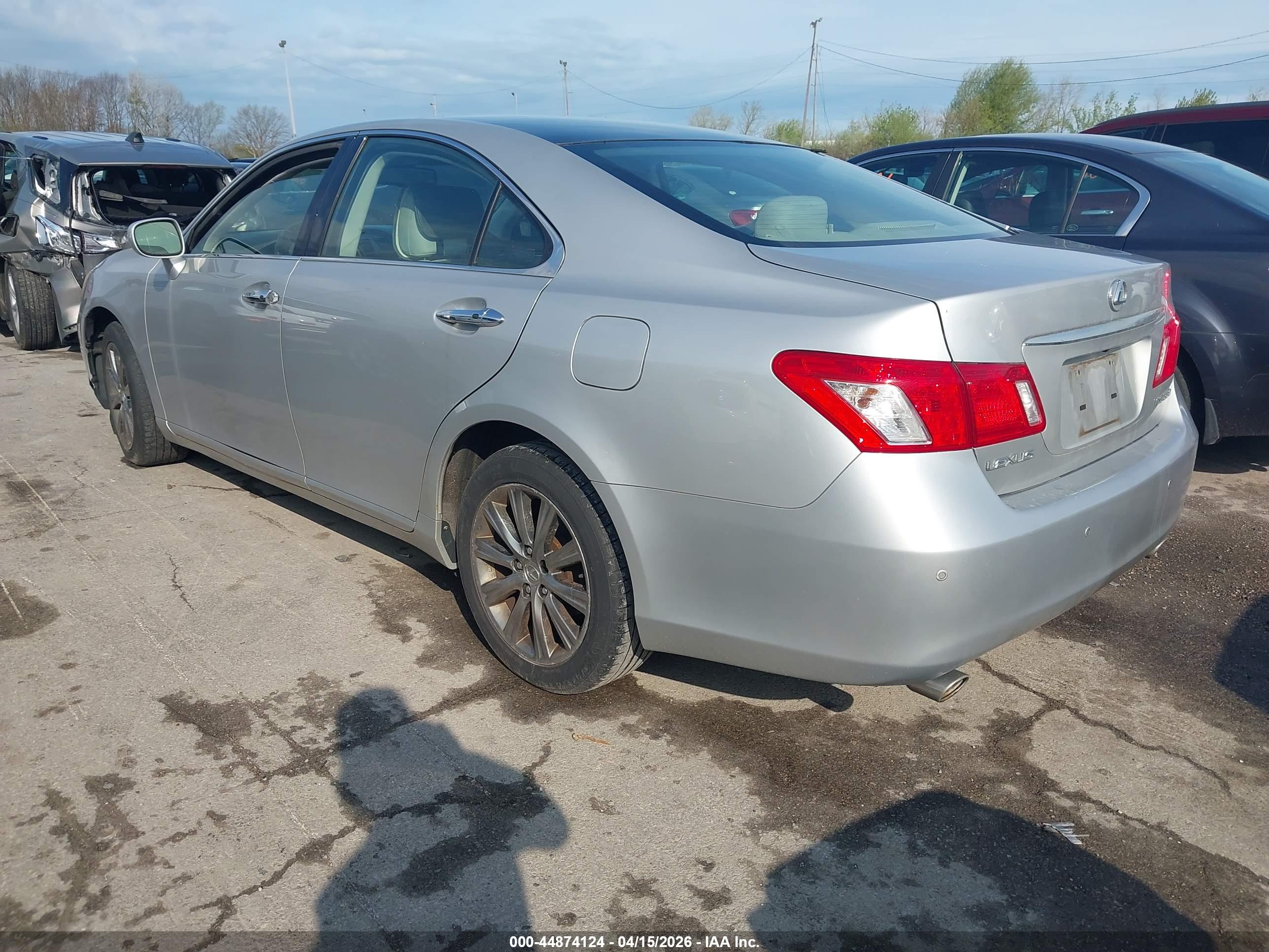 LEXUS ES image 3