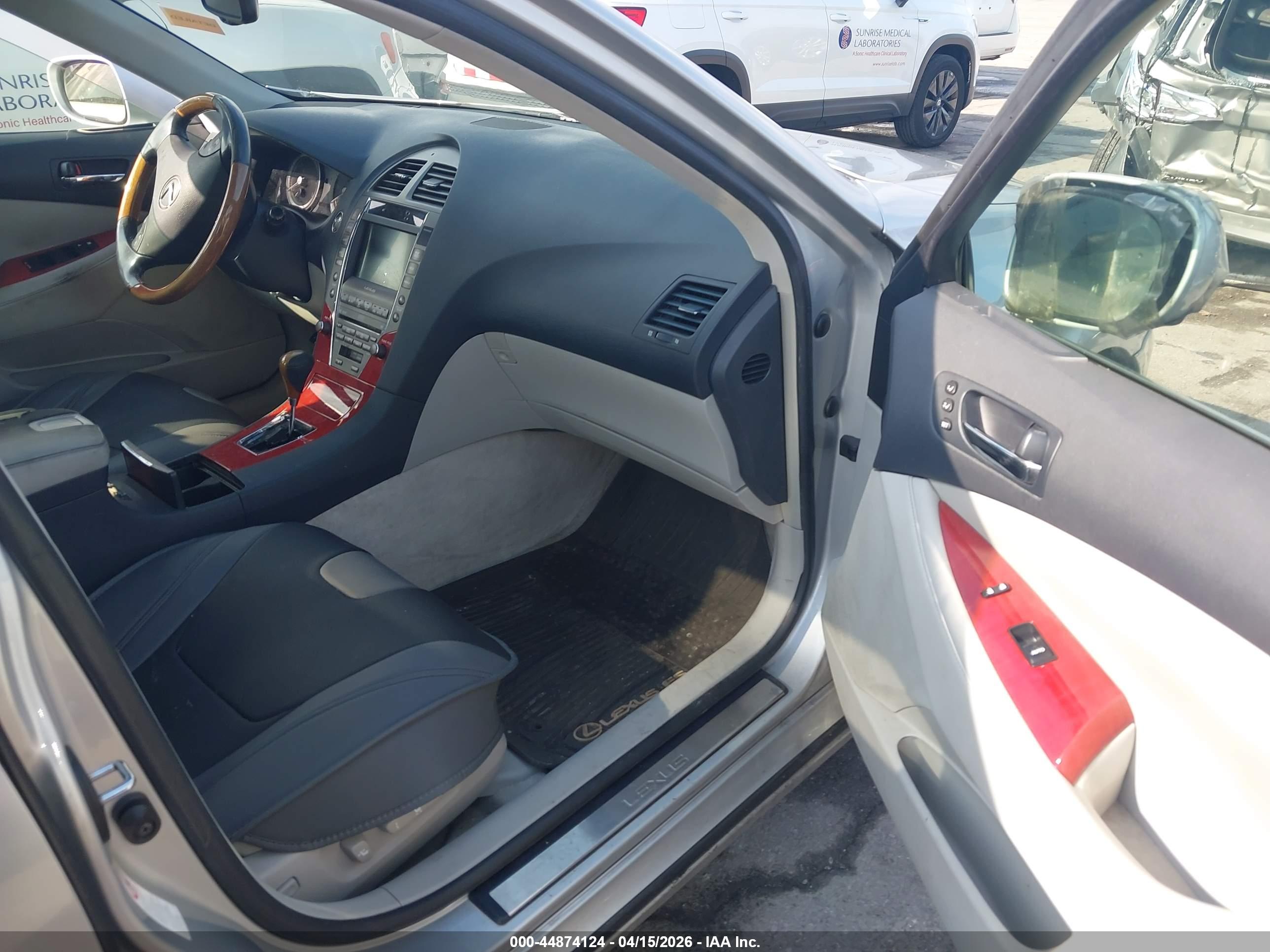 LEXUS ES image 5