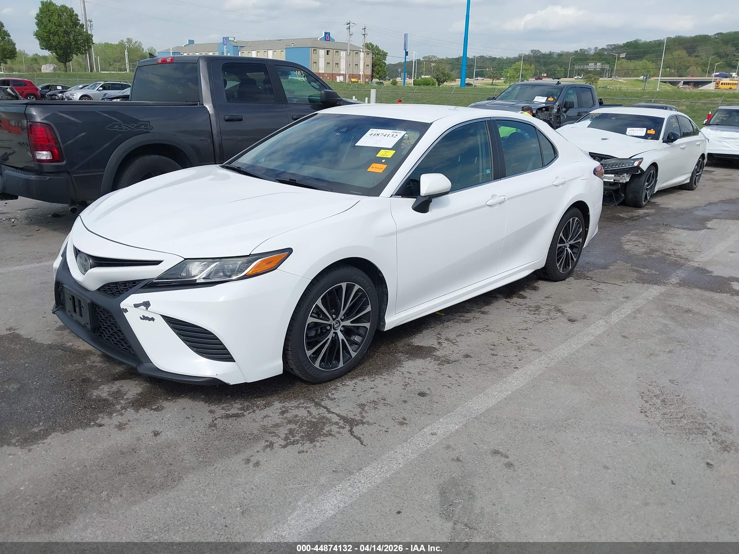 TOYOTA CAMRY image 2