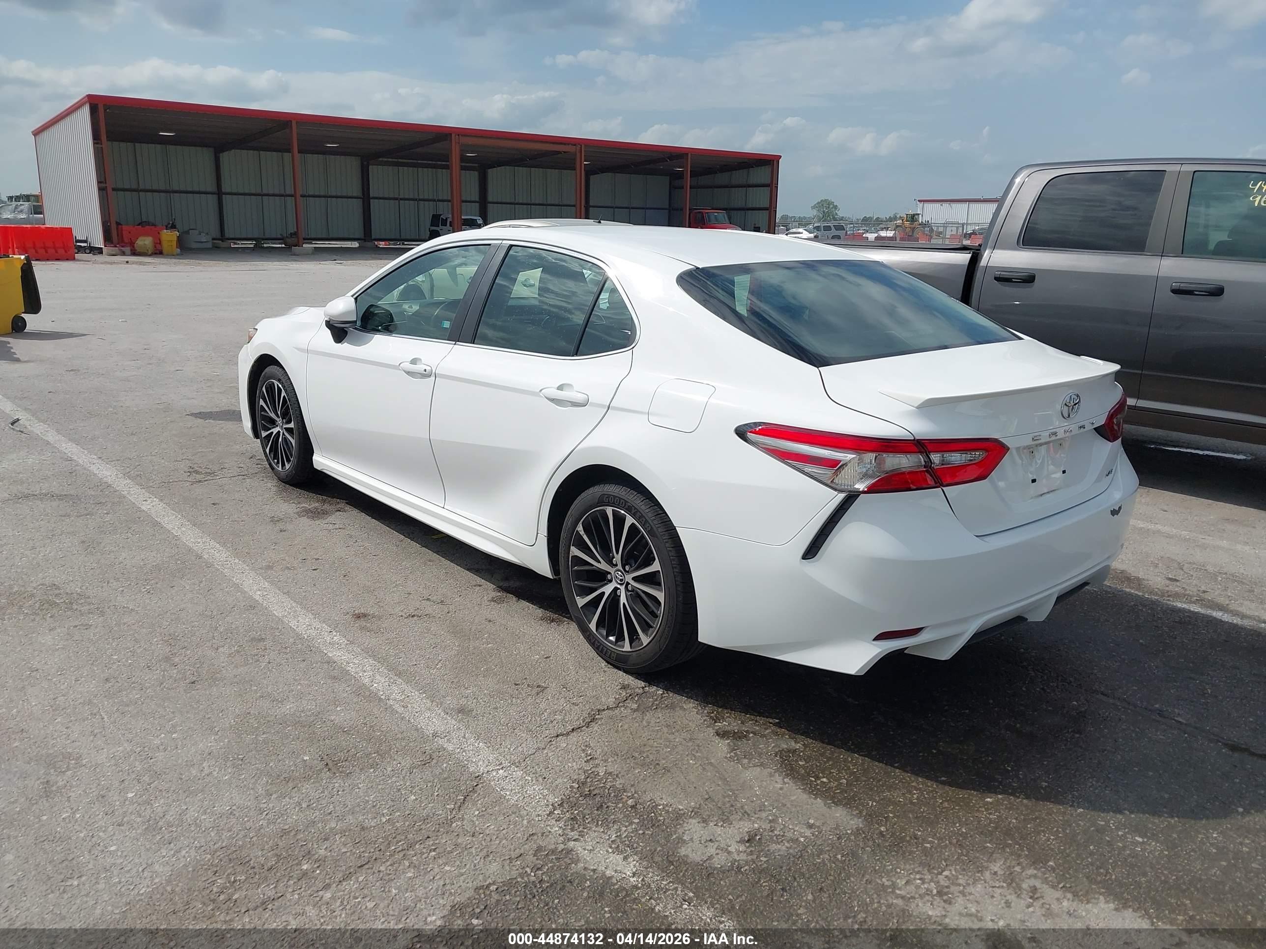 TOYOTA CAMRY image 3