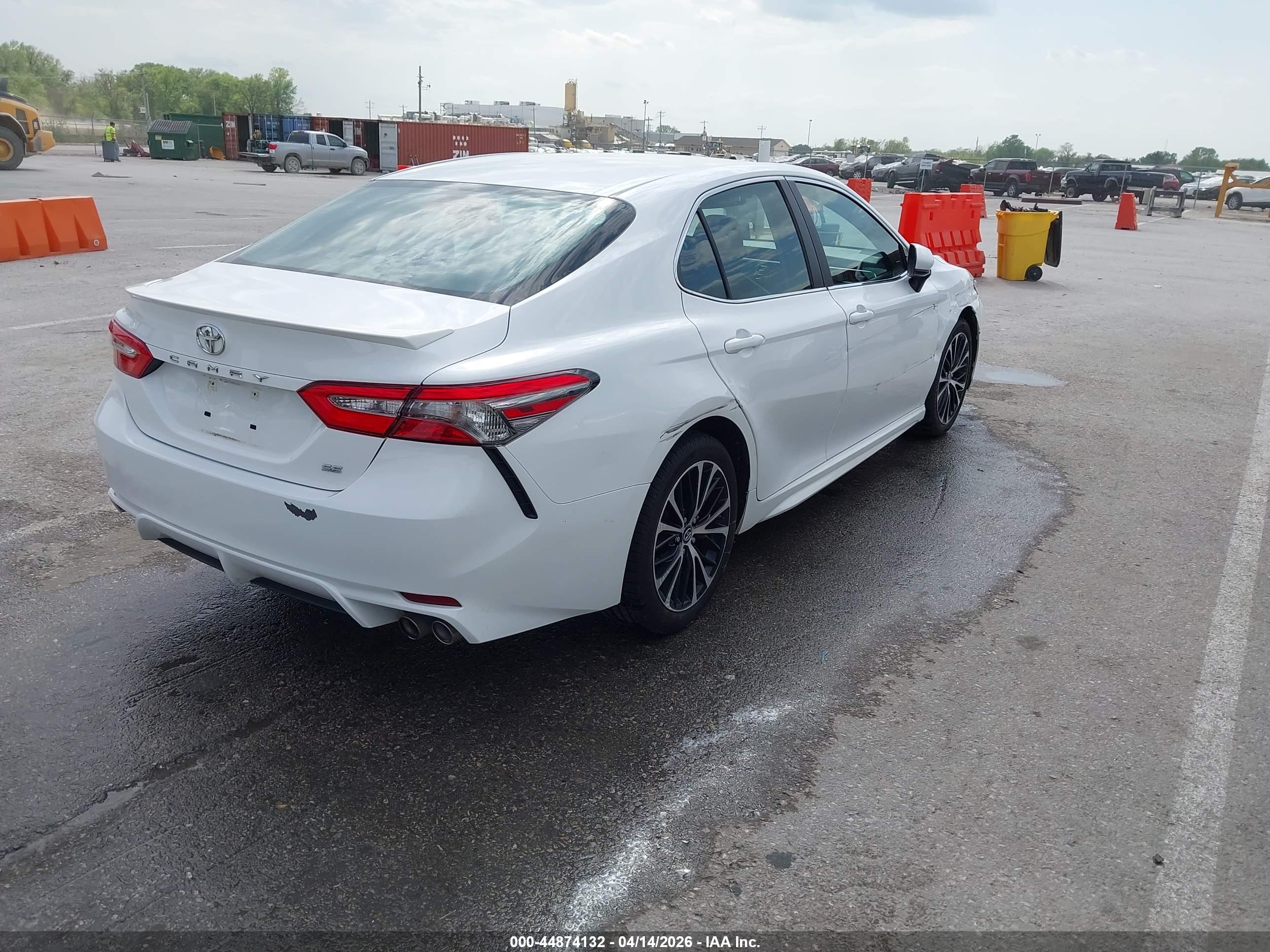 TOYOTA CAMRY image 4