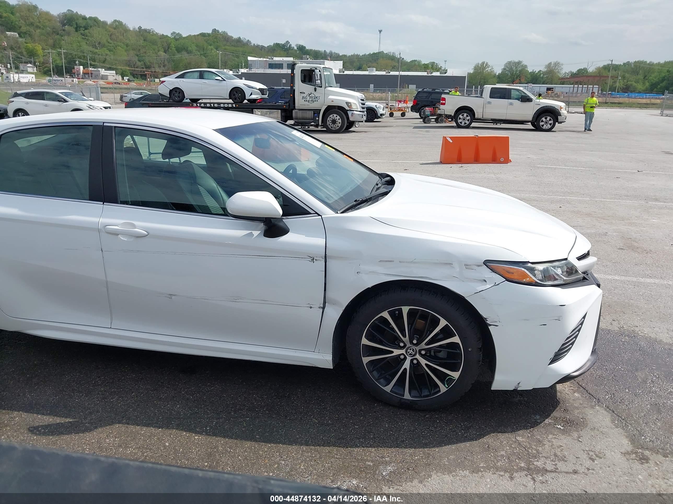 TOYOTA CAMRY image 6