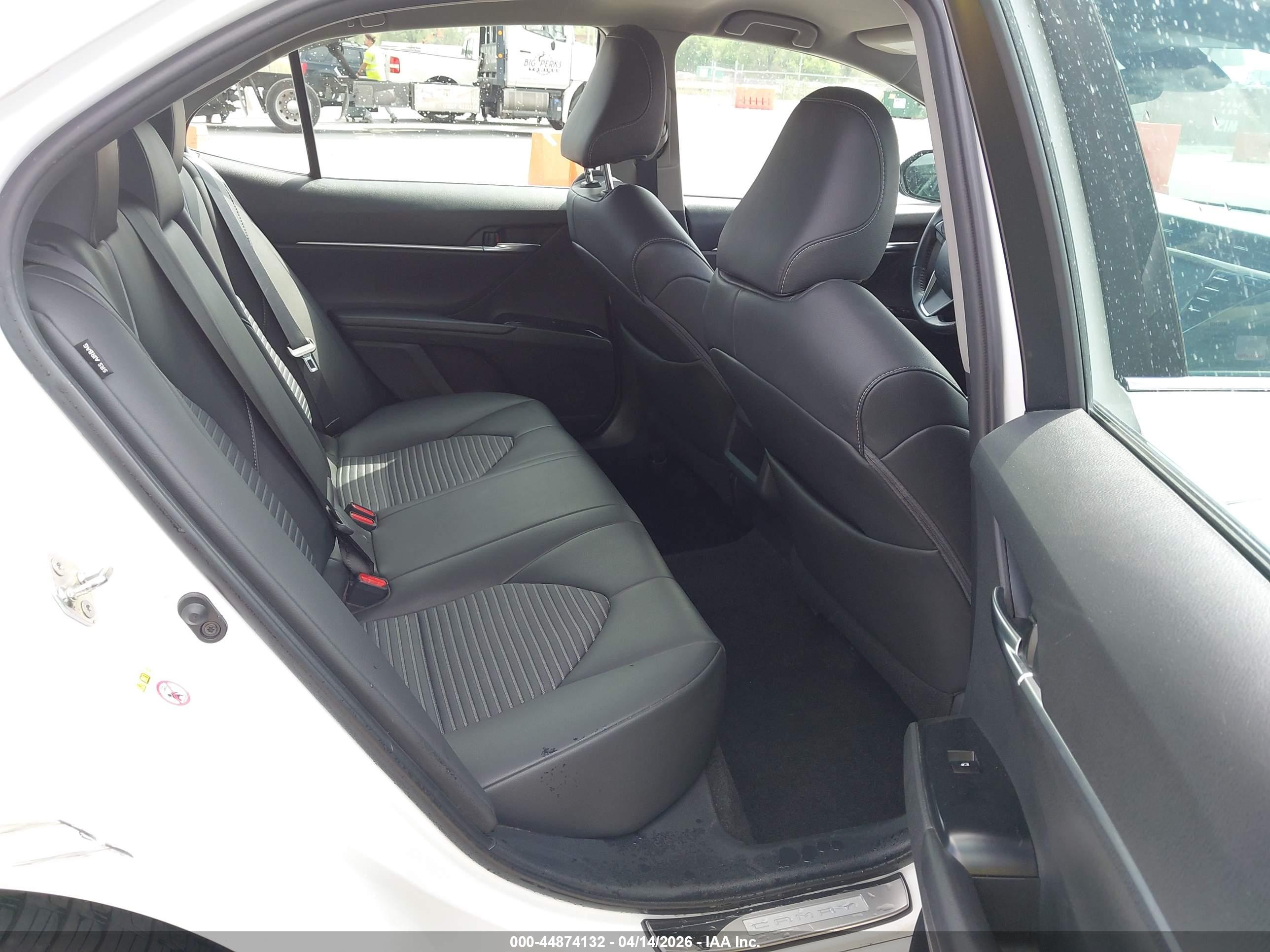 TOYOTA CAMRY image 8