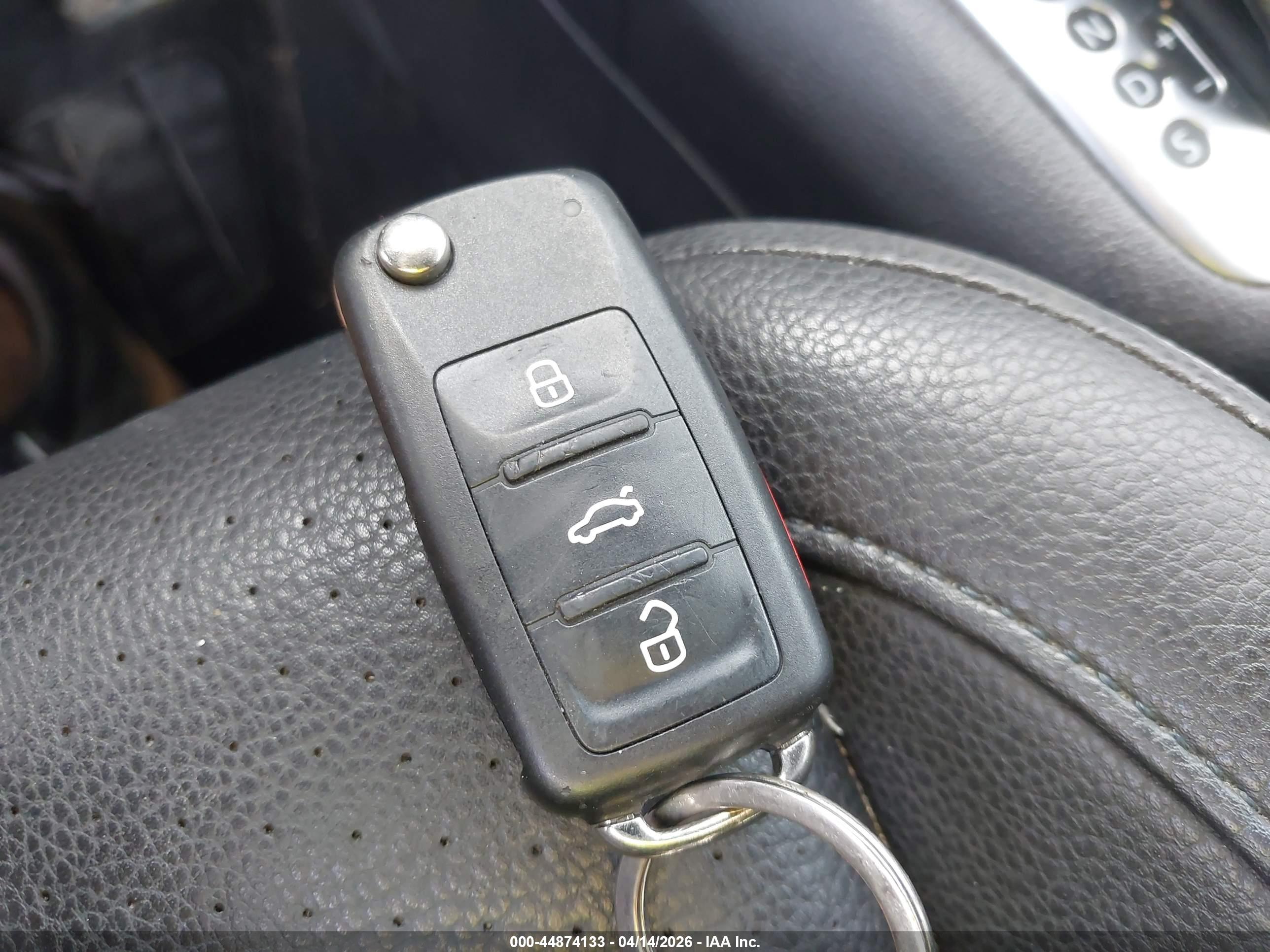 VOLKSWAGEN TIGUAN image 11