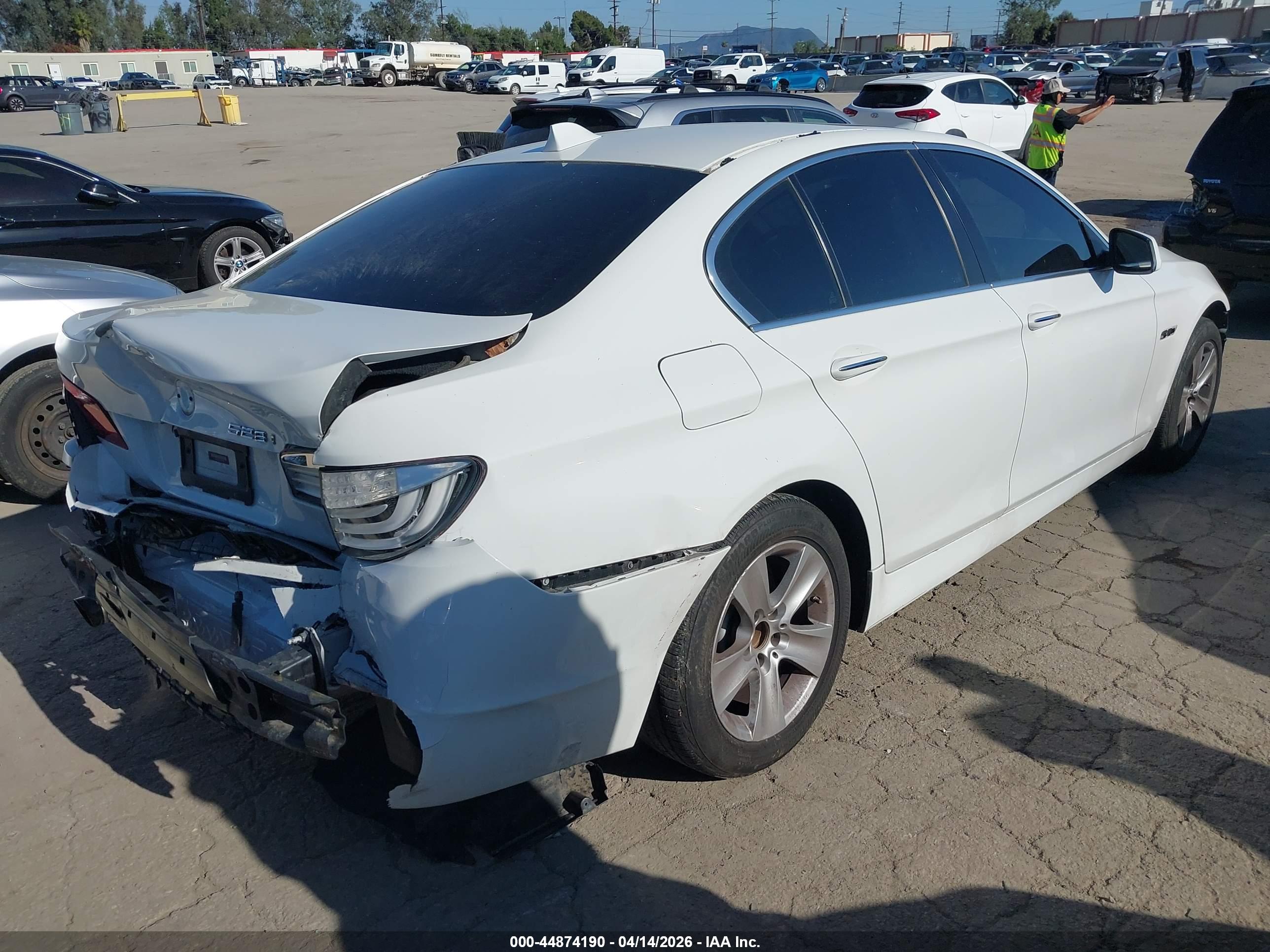 BMW 528I image 4