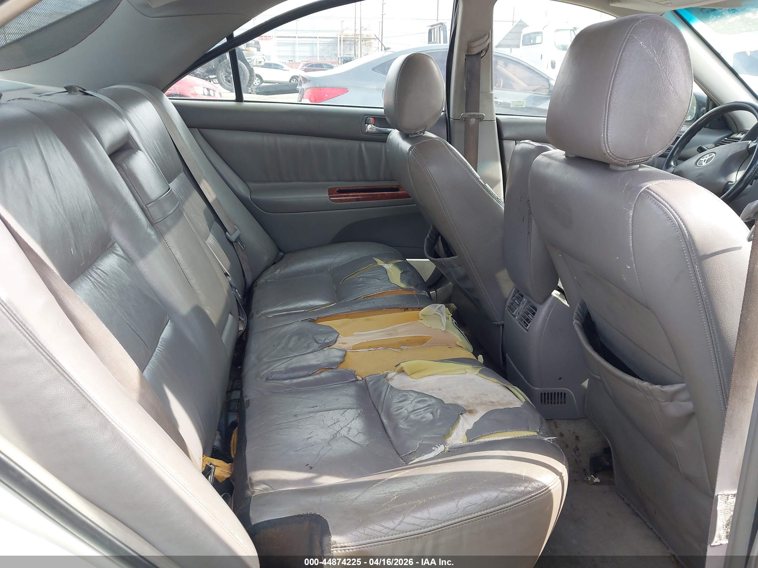 TOYOTA CAMRY image 8