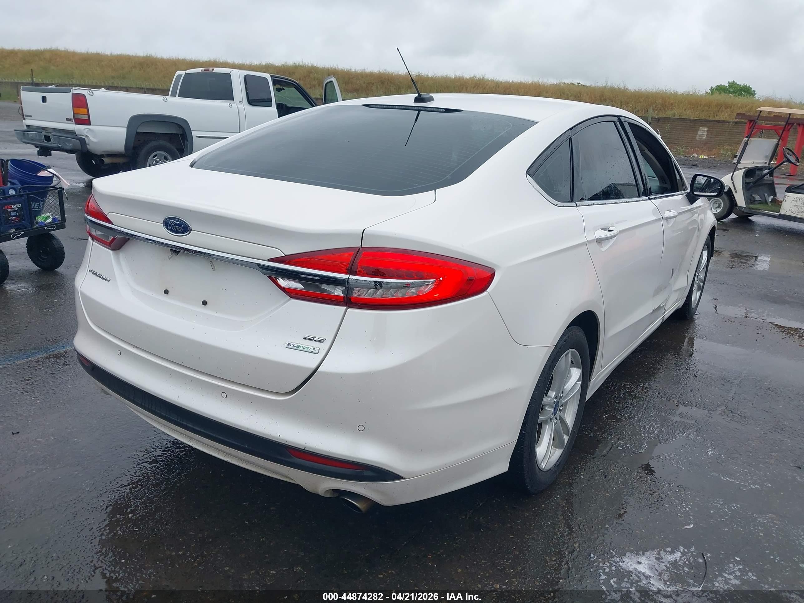 FORD FUSION image 4
