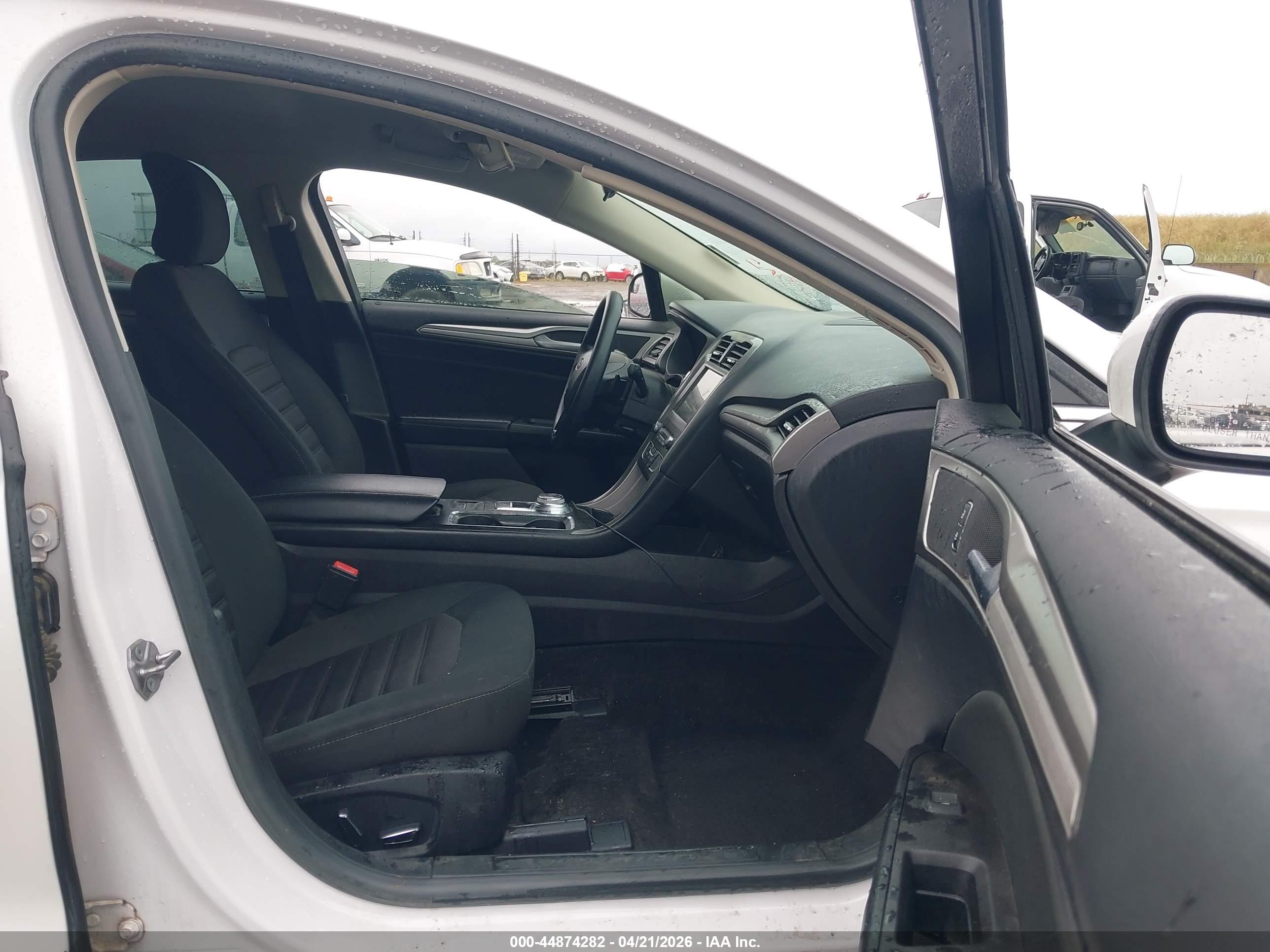 FORD FUSION image 5
