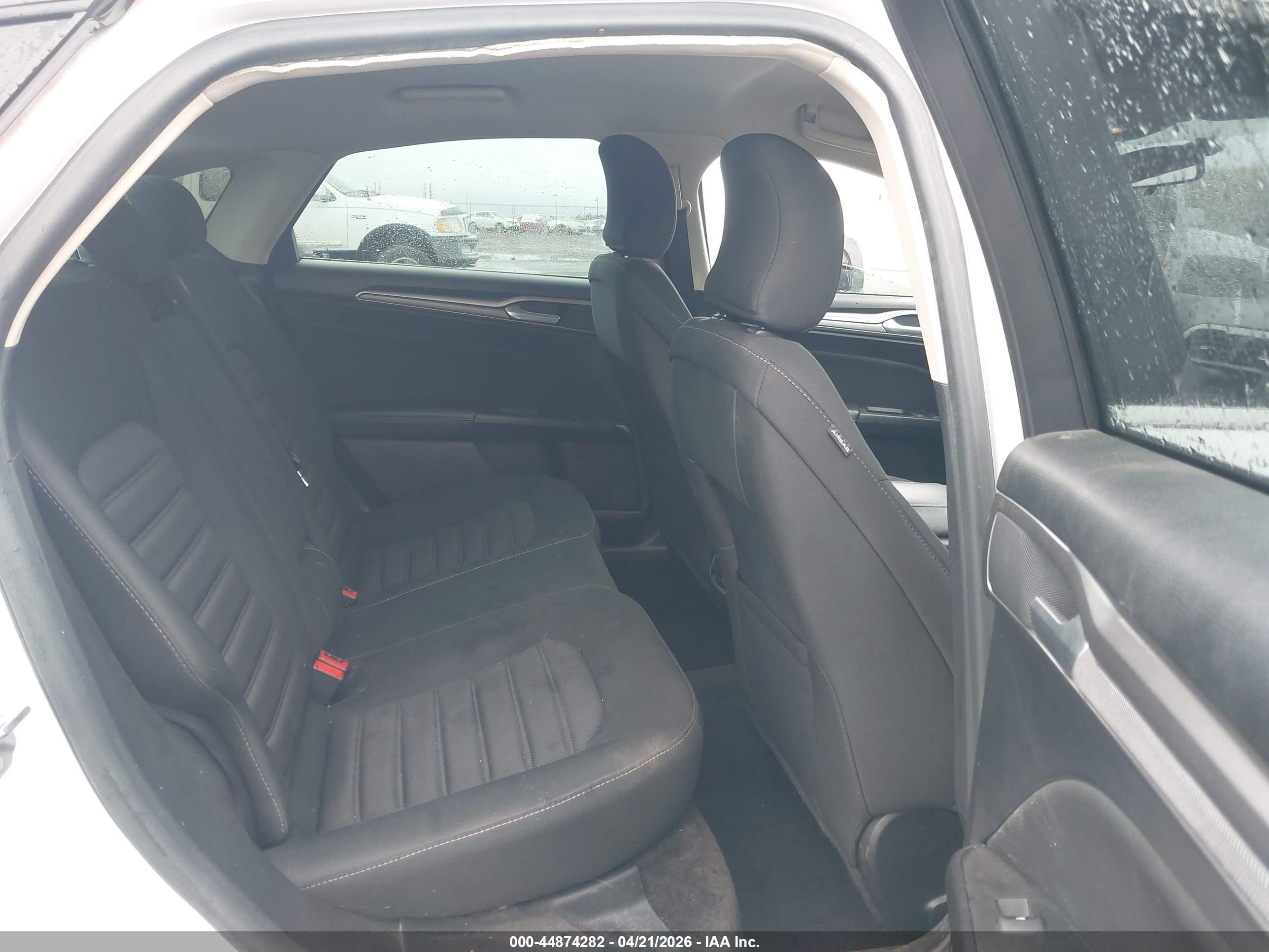 FORD FUSION image 8