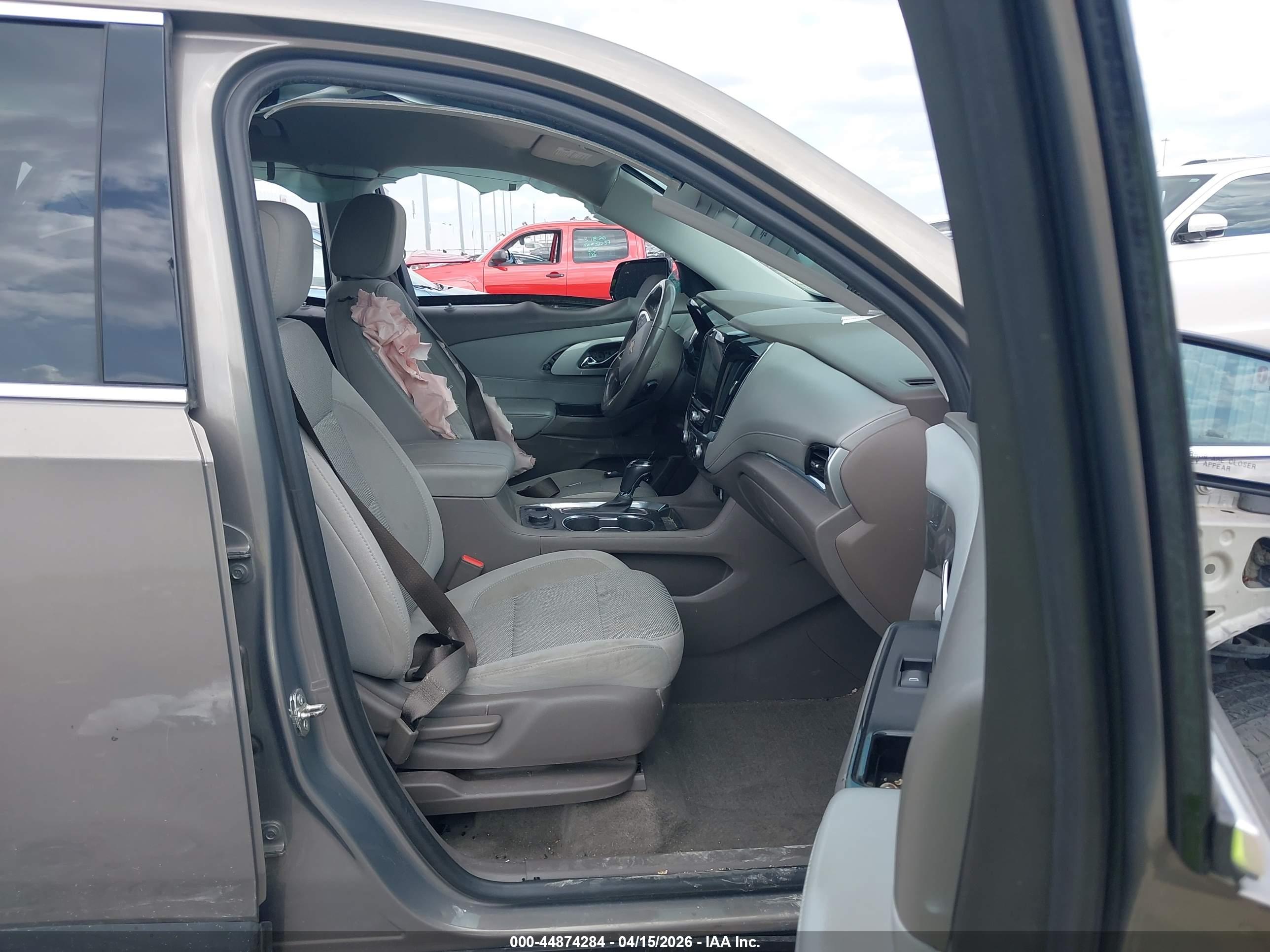 CHEVROLET TRAVERSE image 5