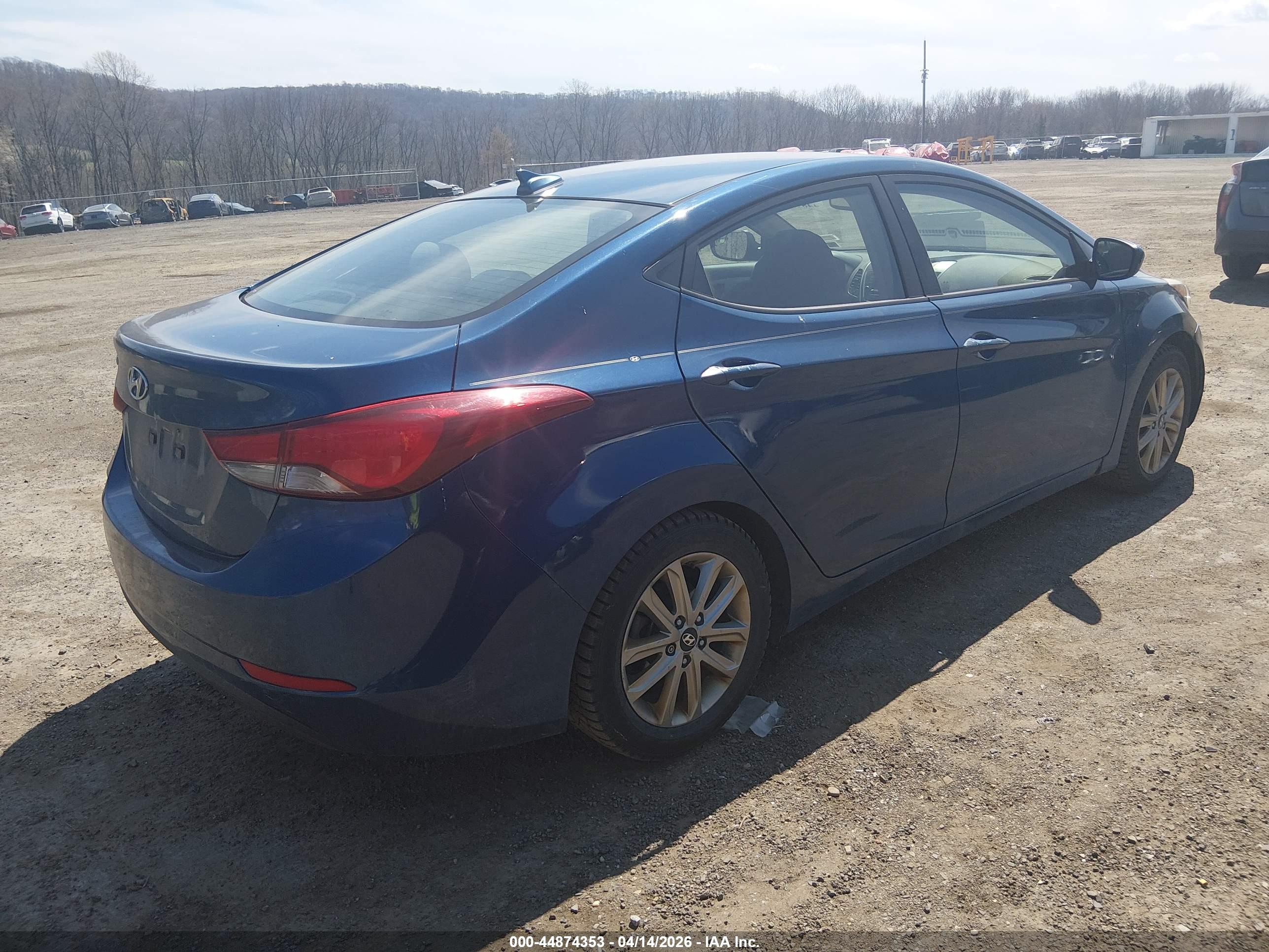 HYUNDAI ELANTRA image 4
