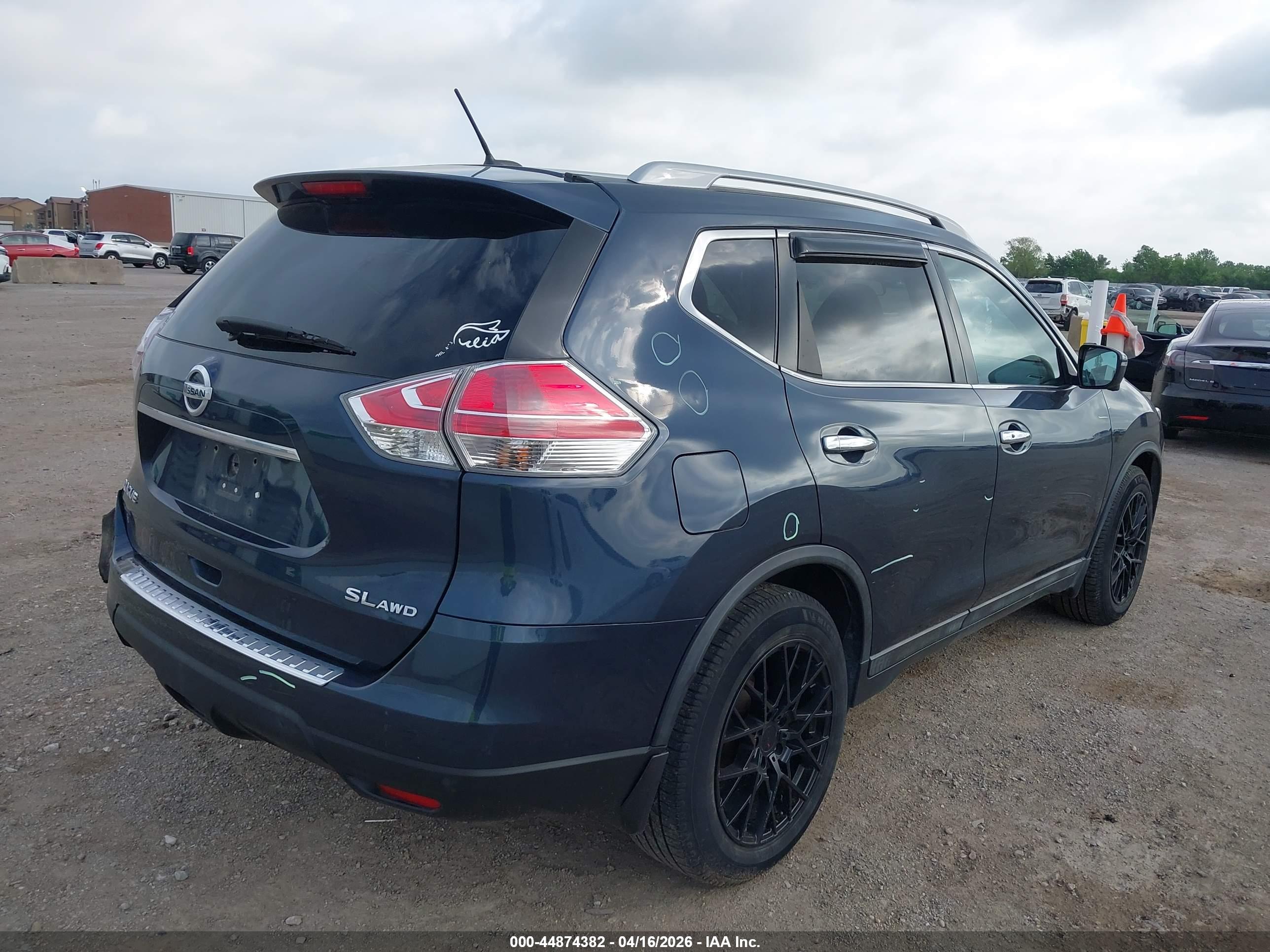 NISSAN ROGUE image 4