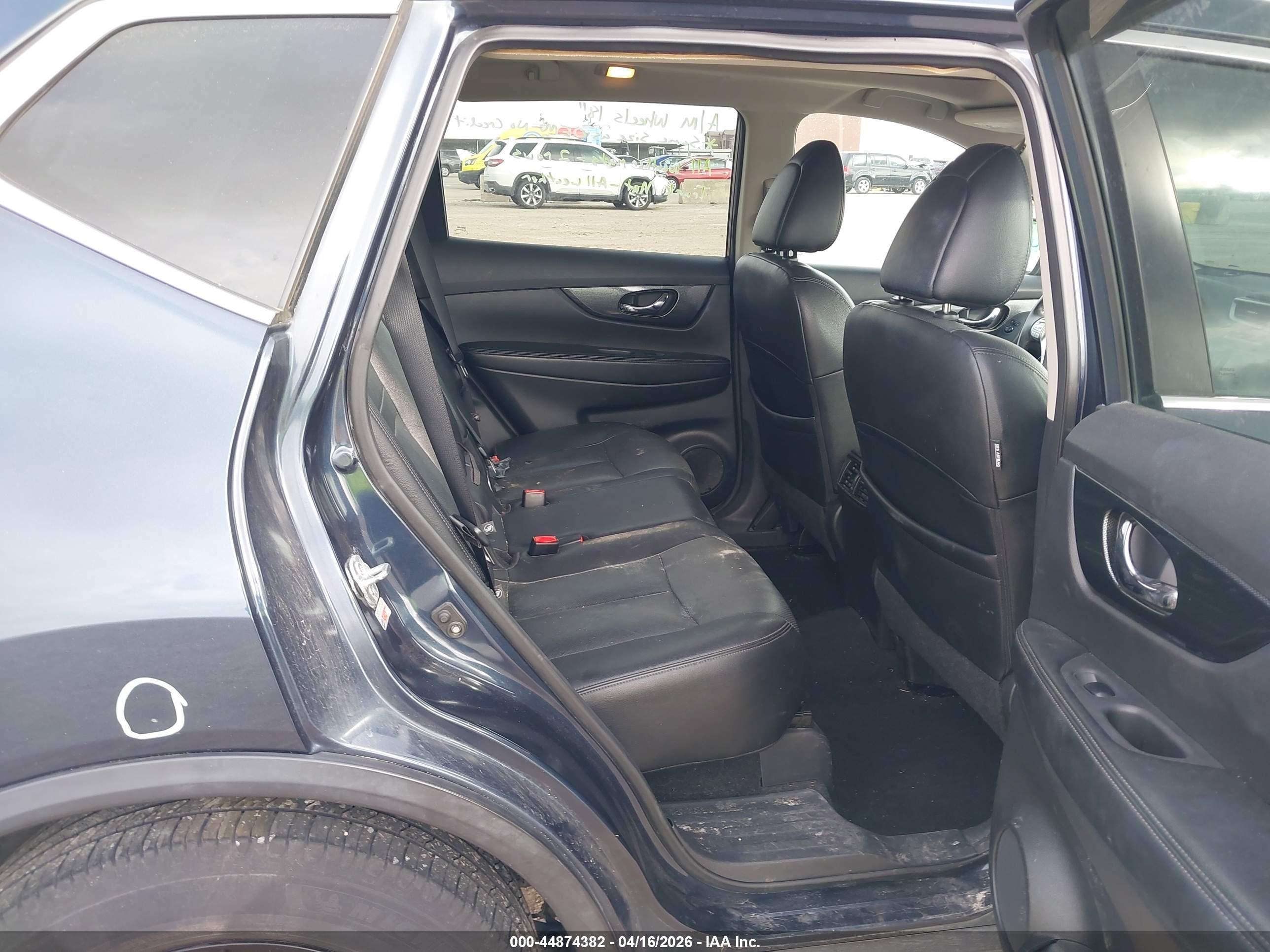 NISSAN ROGUE image 8