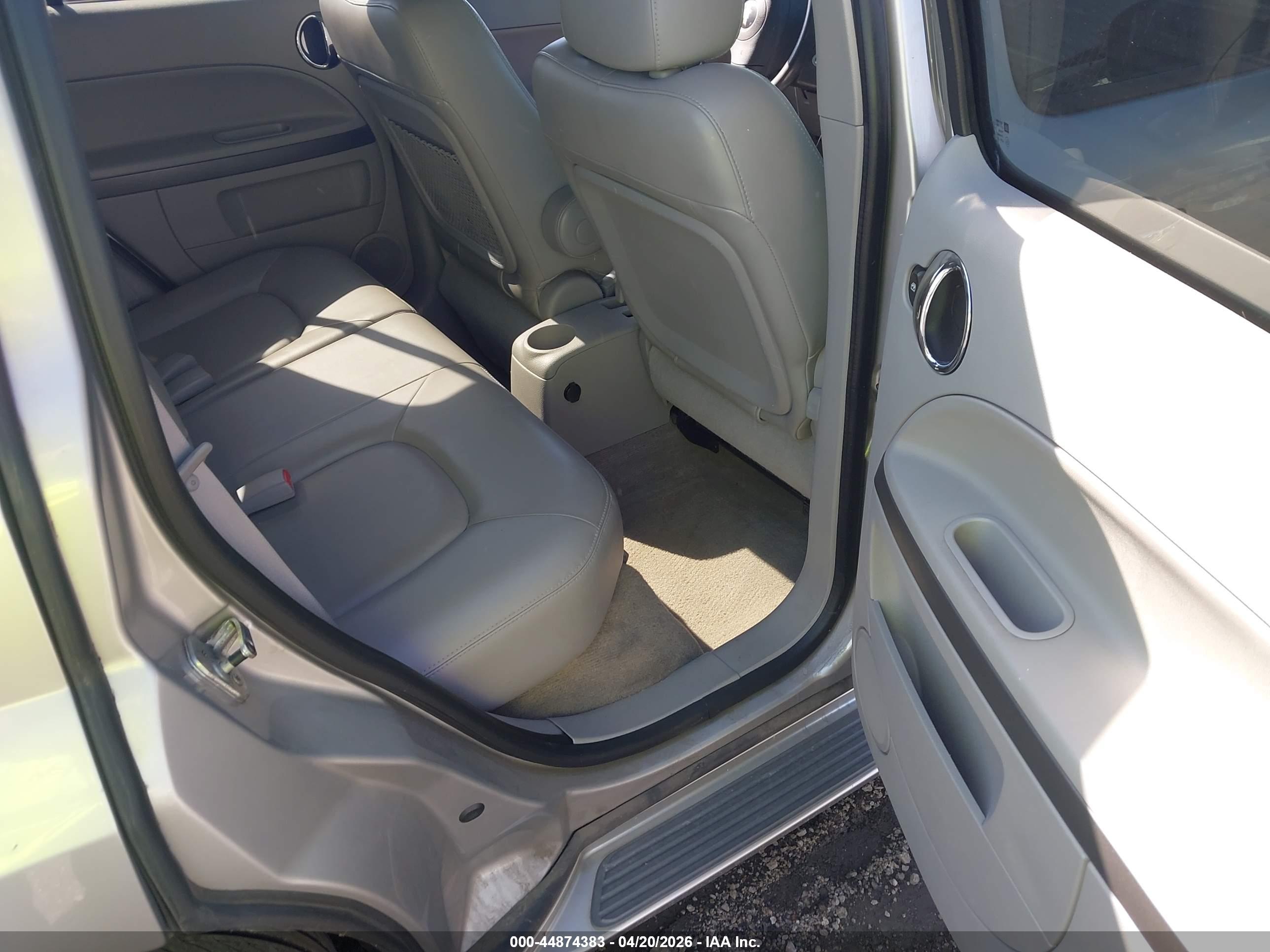 CHEVROLET HHR image 8