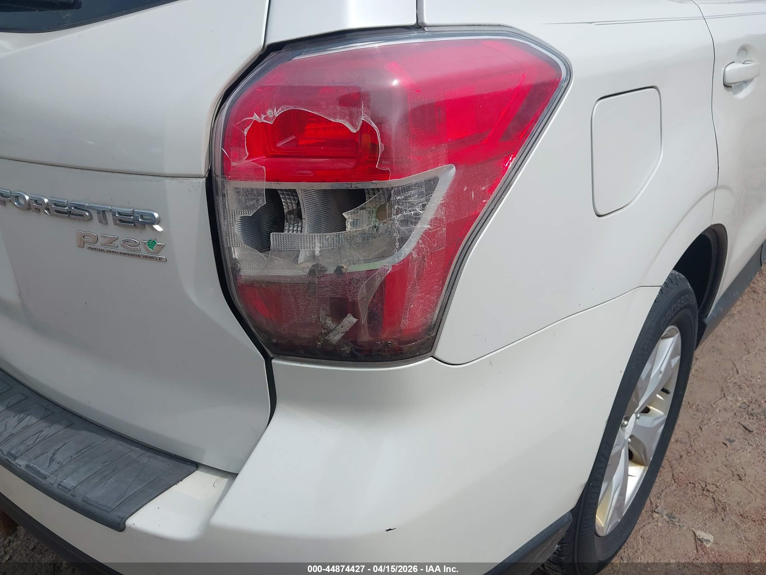 SUBARU FORESTER image 6