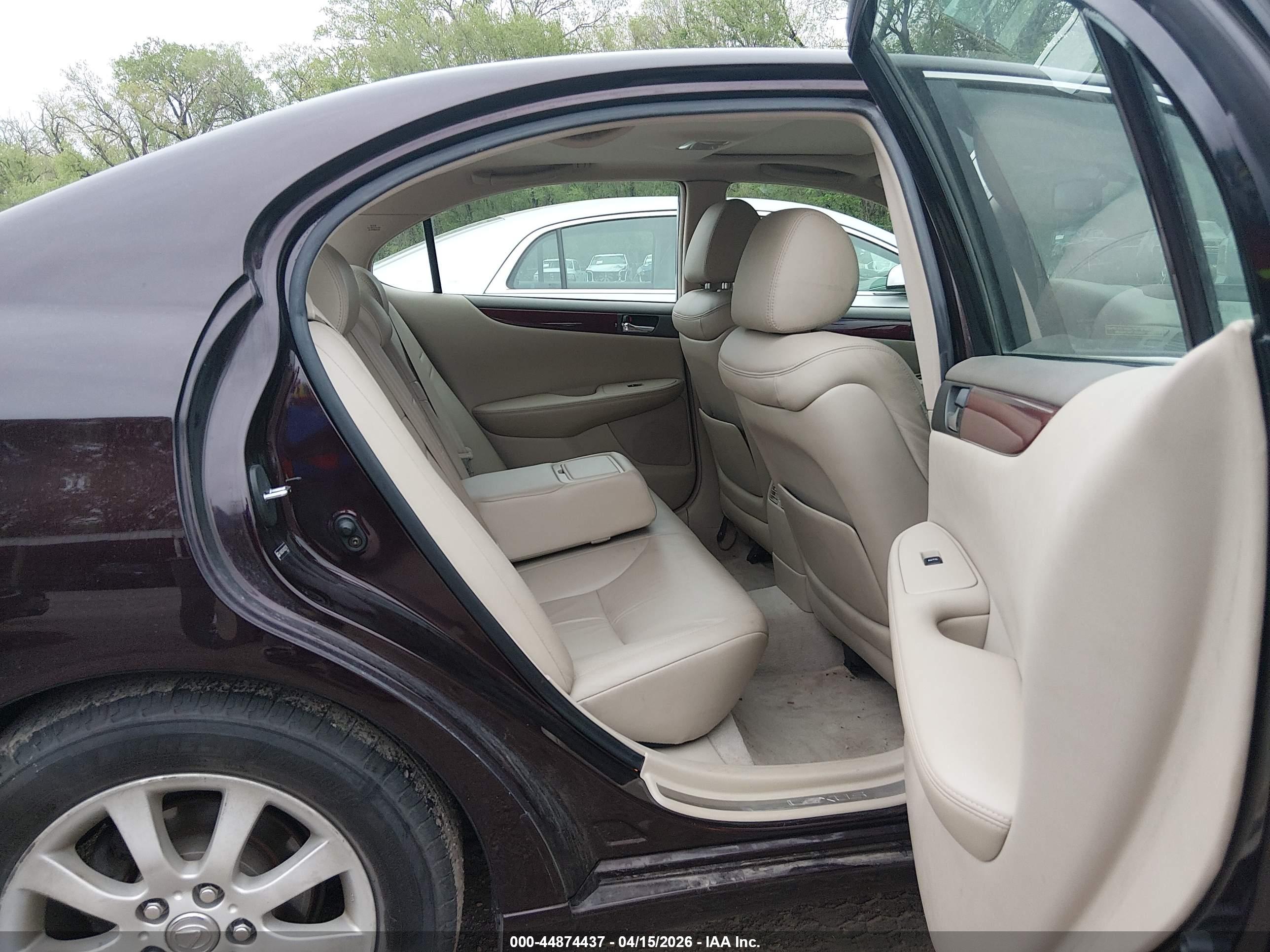 LEXUS ES image 8