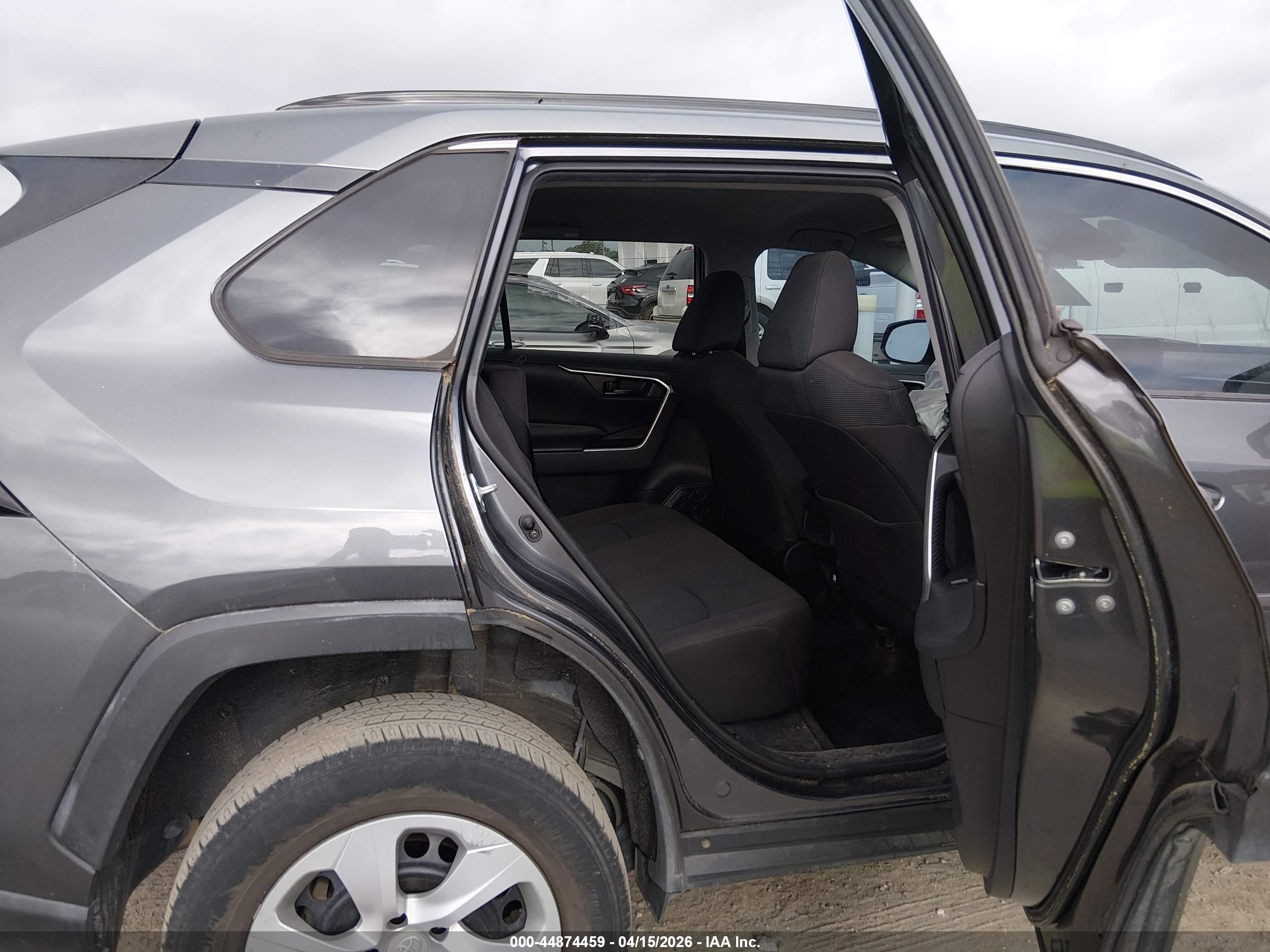 TOYOTA RAV4 image 8