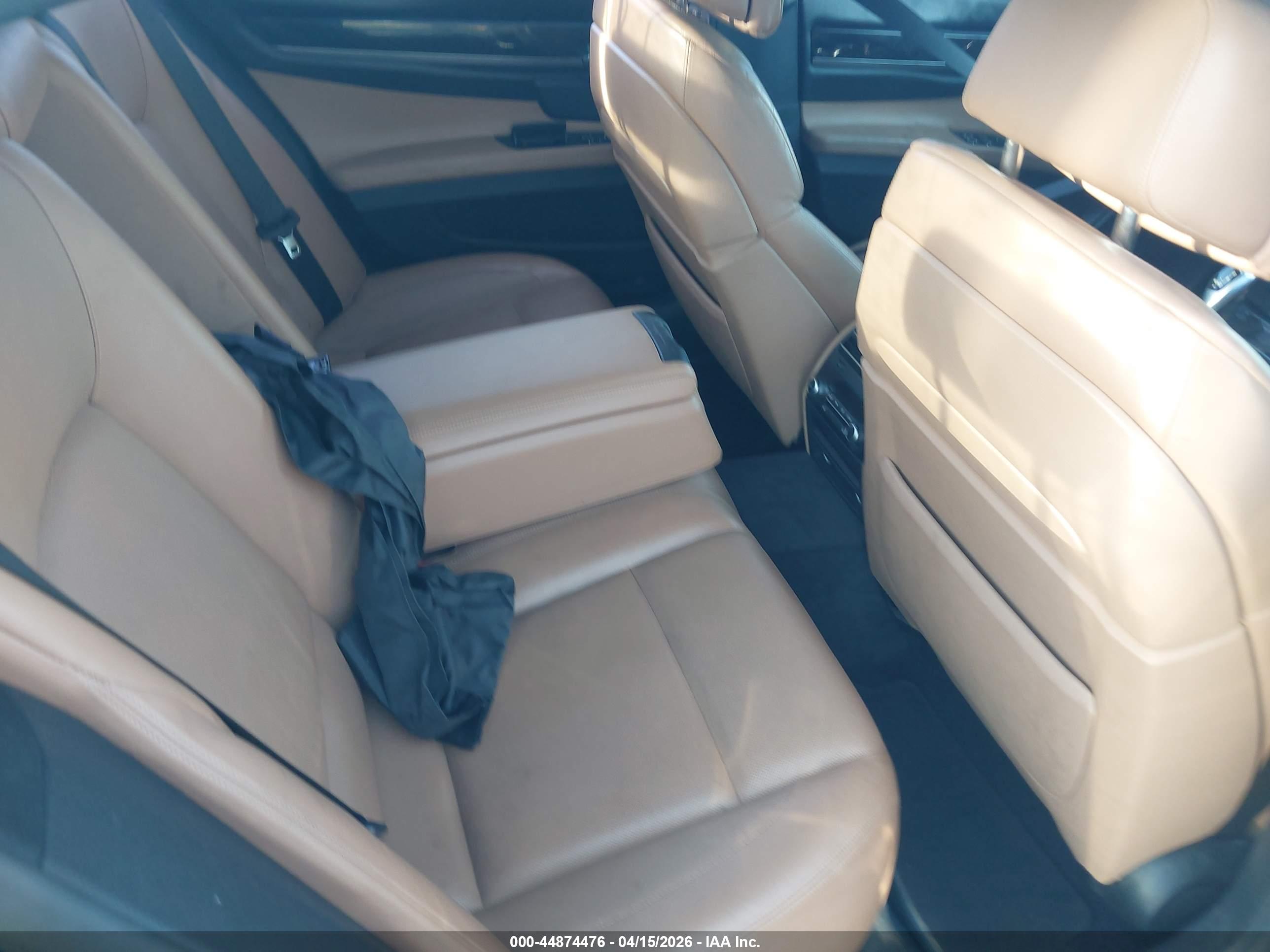 BMW 750I image 8