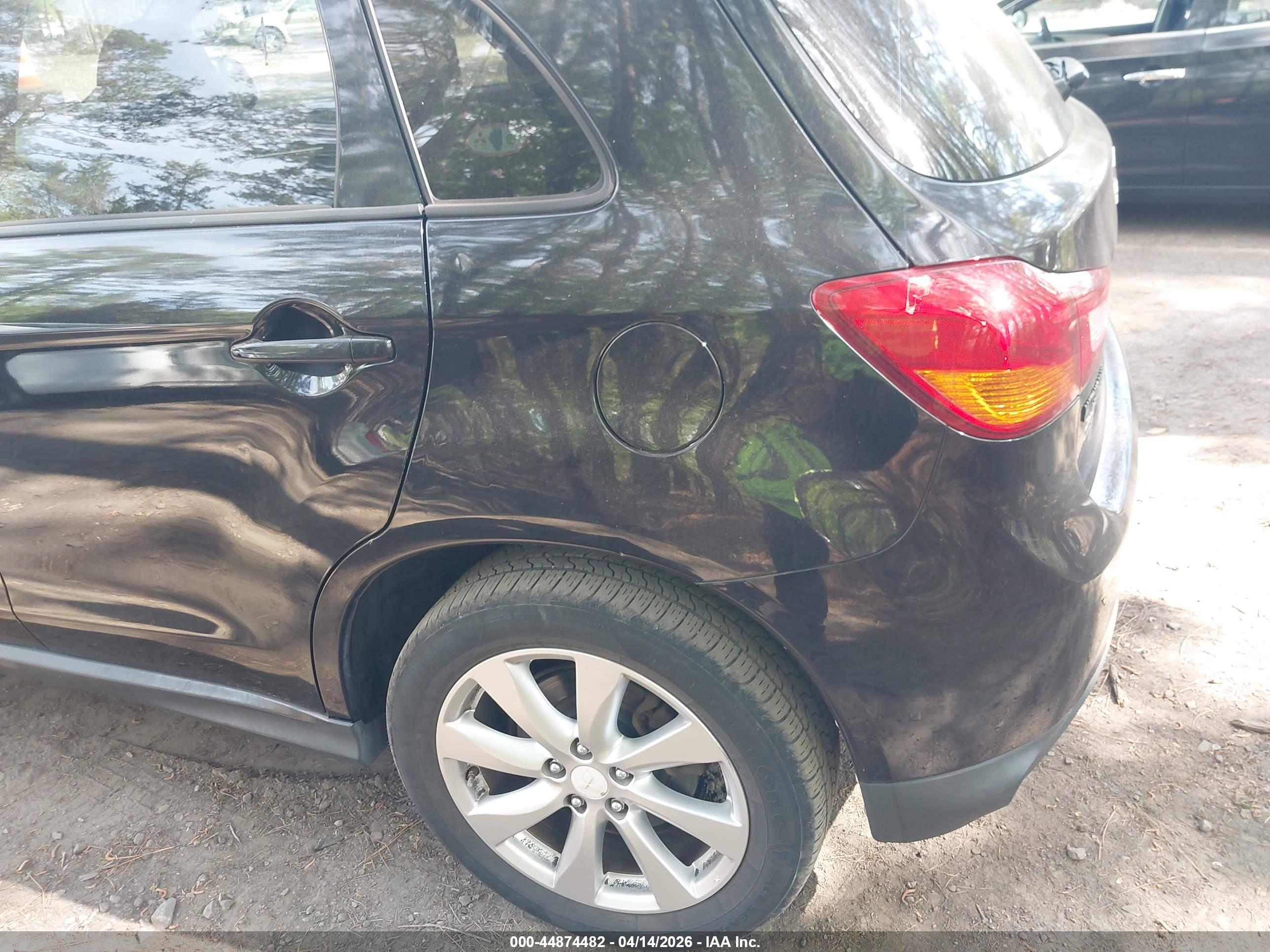 MITSUBISHI OUTLANDER image 6