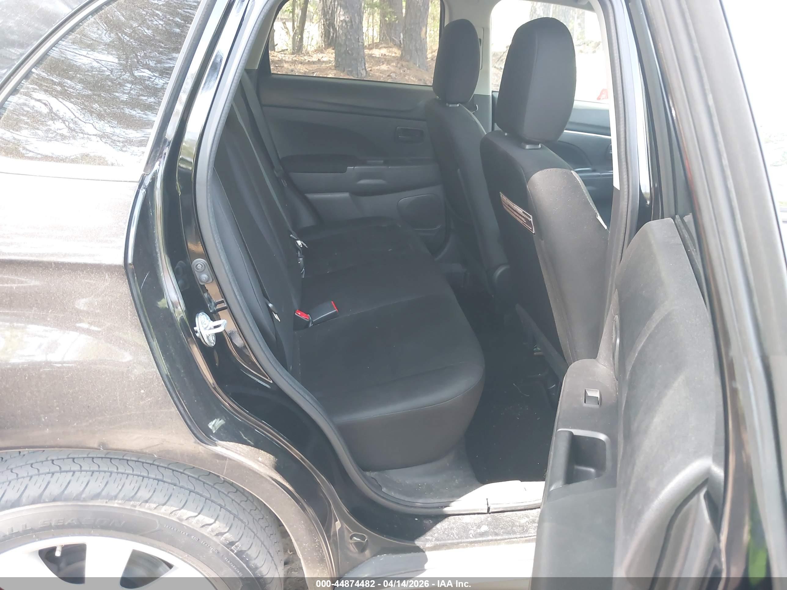 MITSUBISHI OUTLANDER image 8