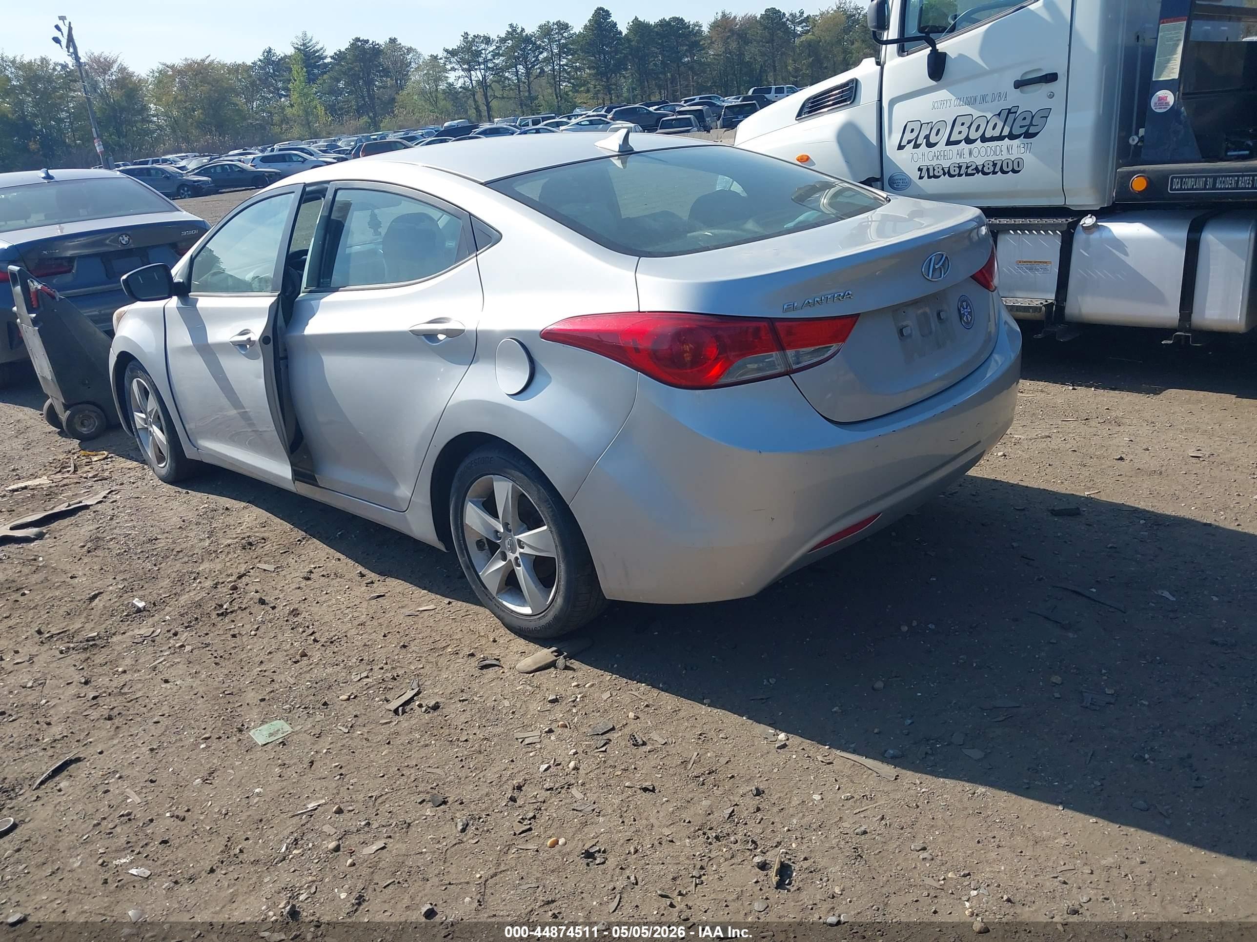 HYUNDAI ELANTRA image 3