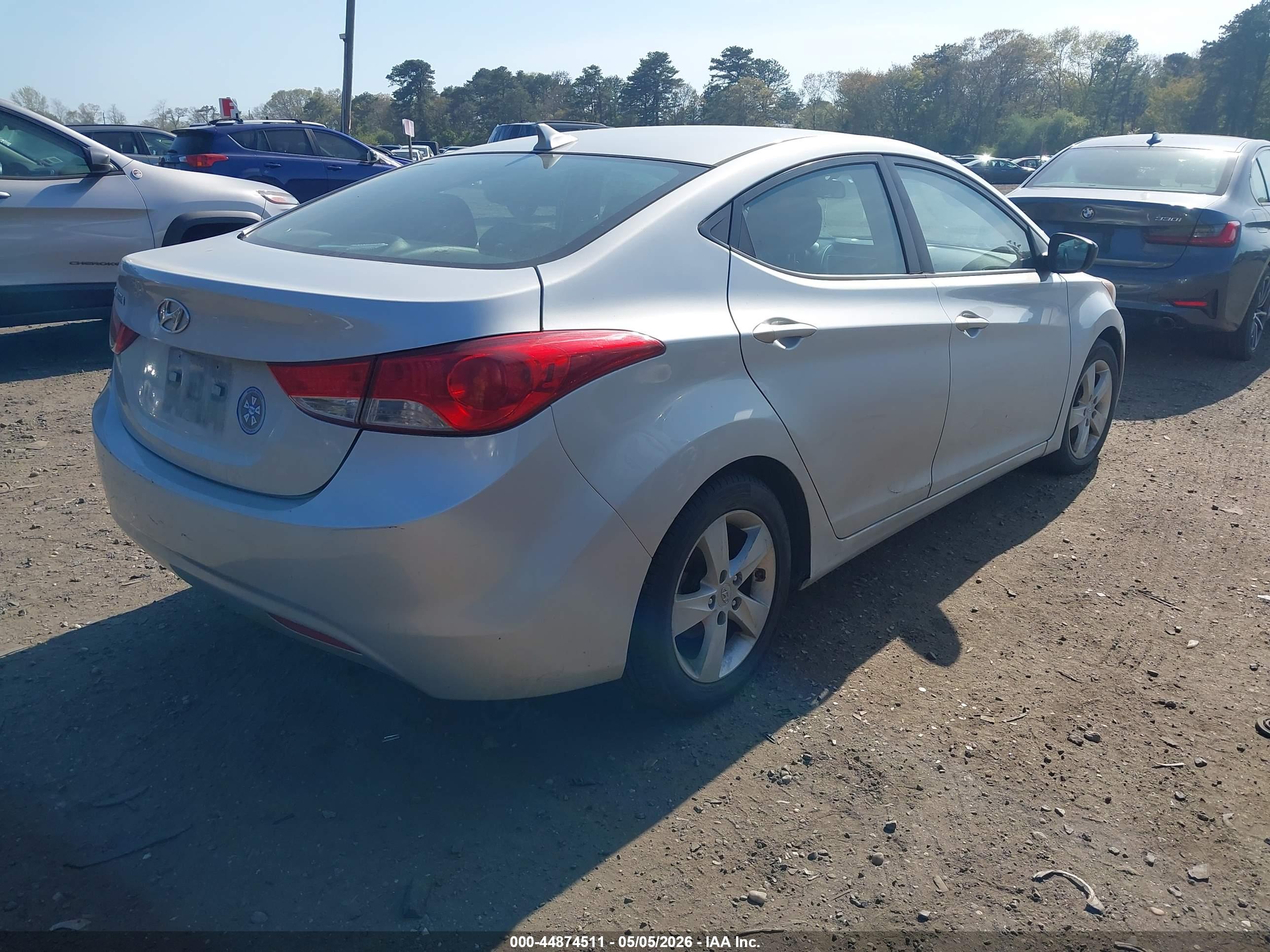 HYUNDAI ELANTRA image 4