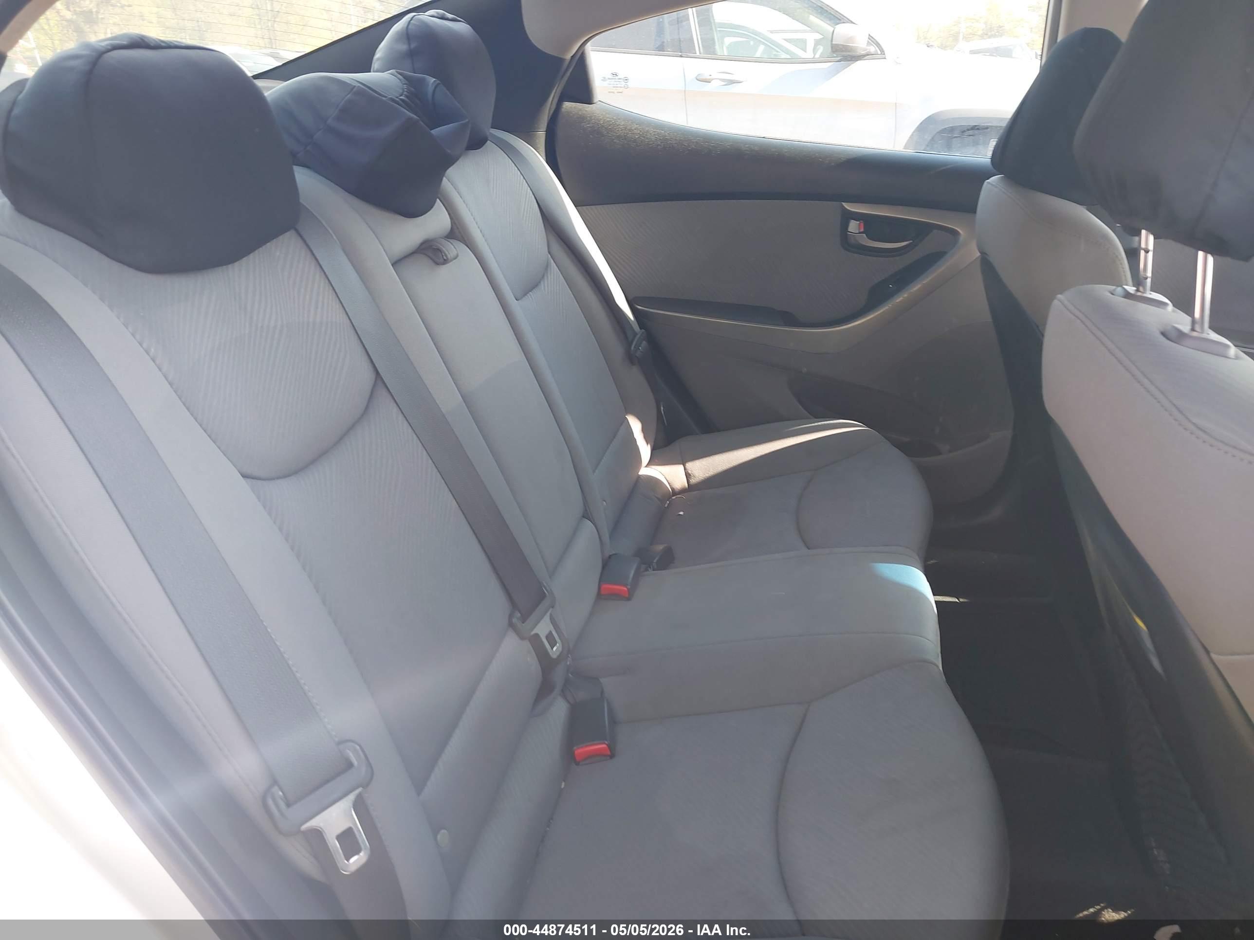 HYUNDAI ELANTRA image 8