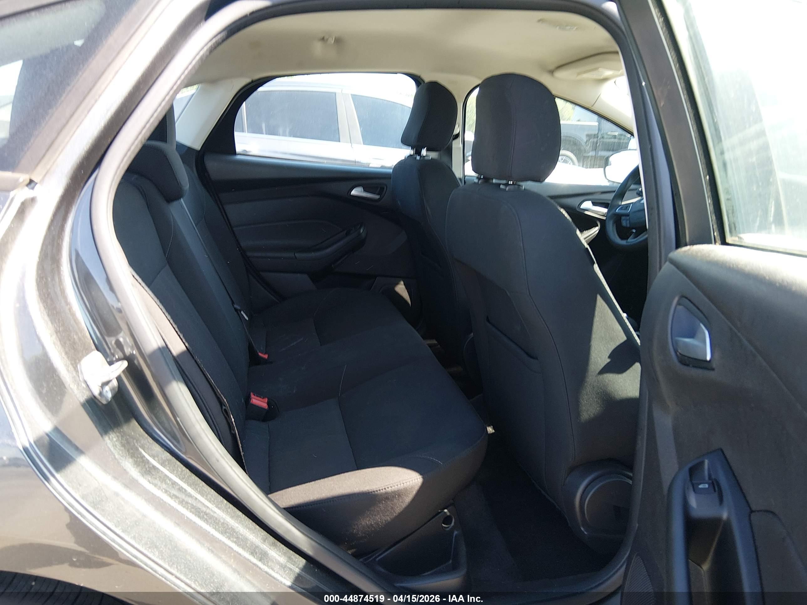 FORD FOCUS image 8