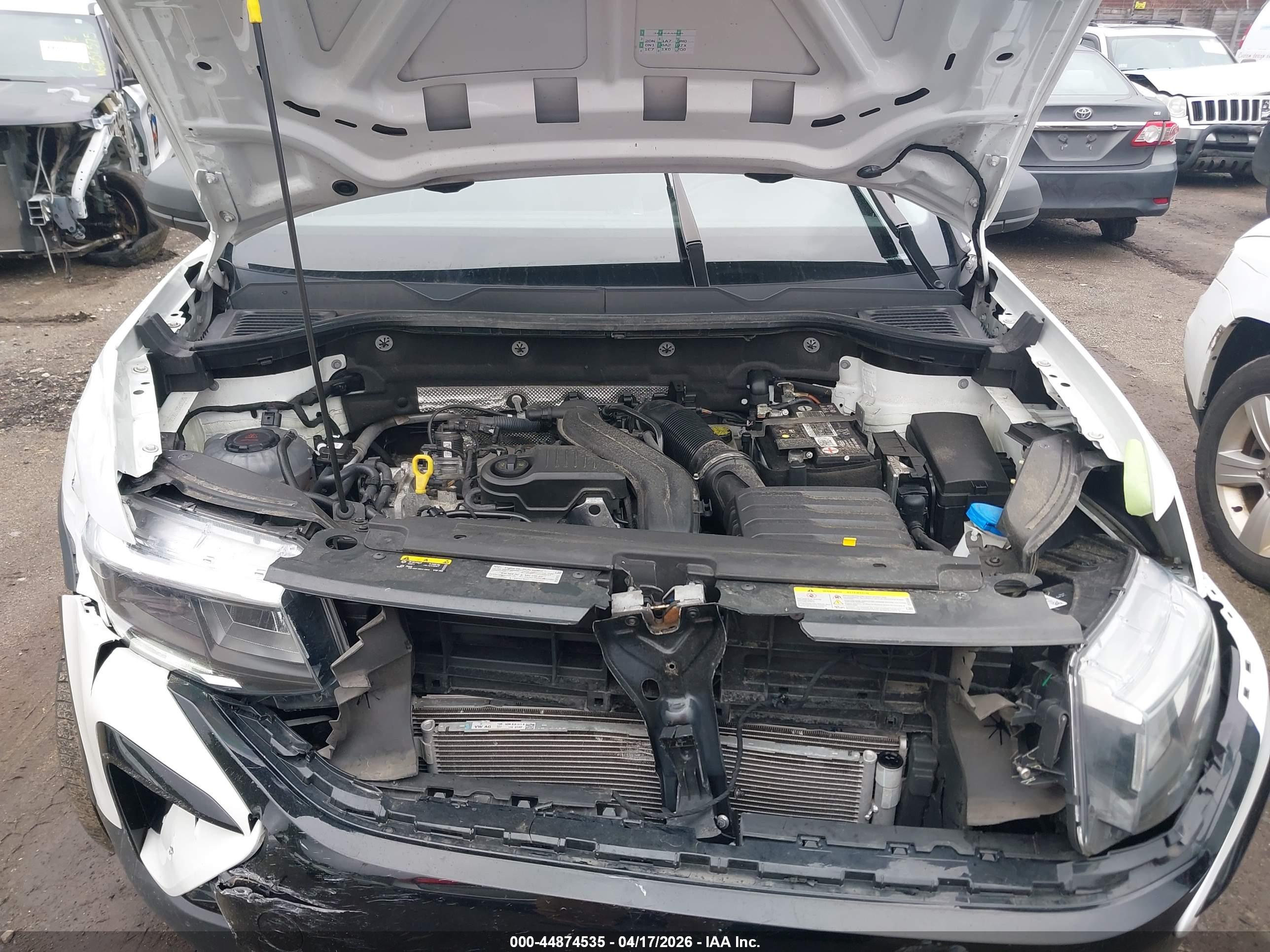 VOLKSWAGEN TAOS image 10