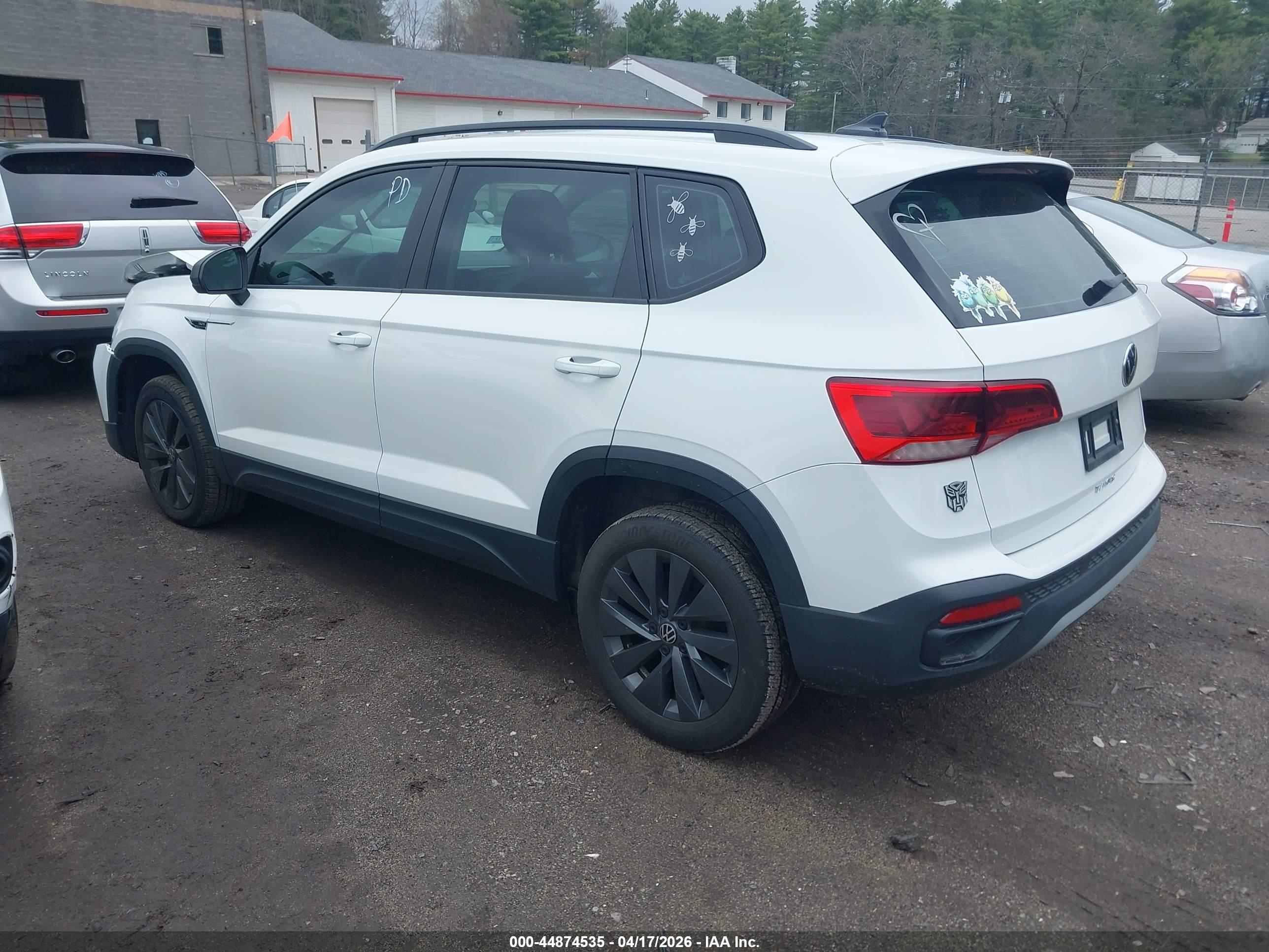 VOLKSWAGEN TAOS image 3