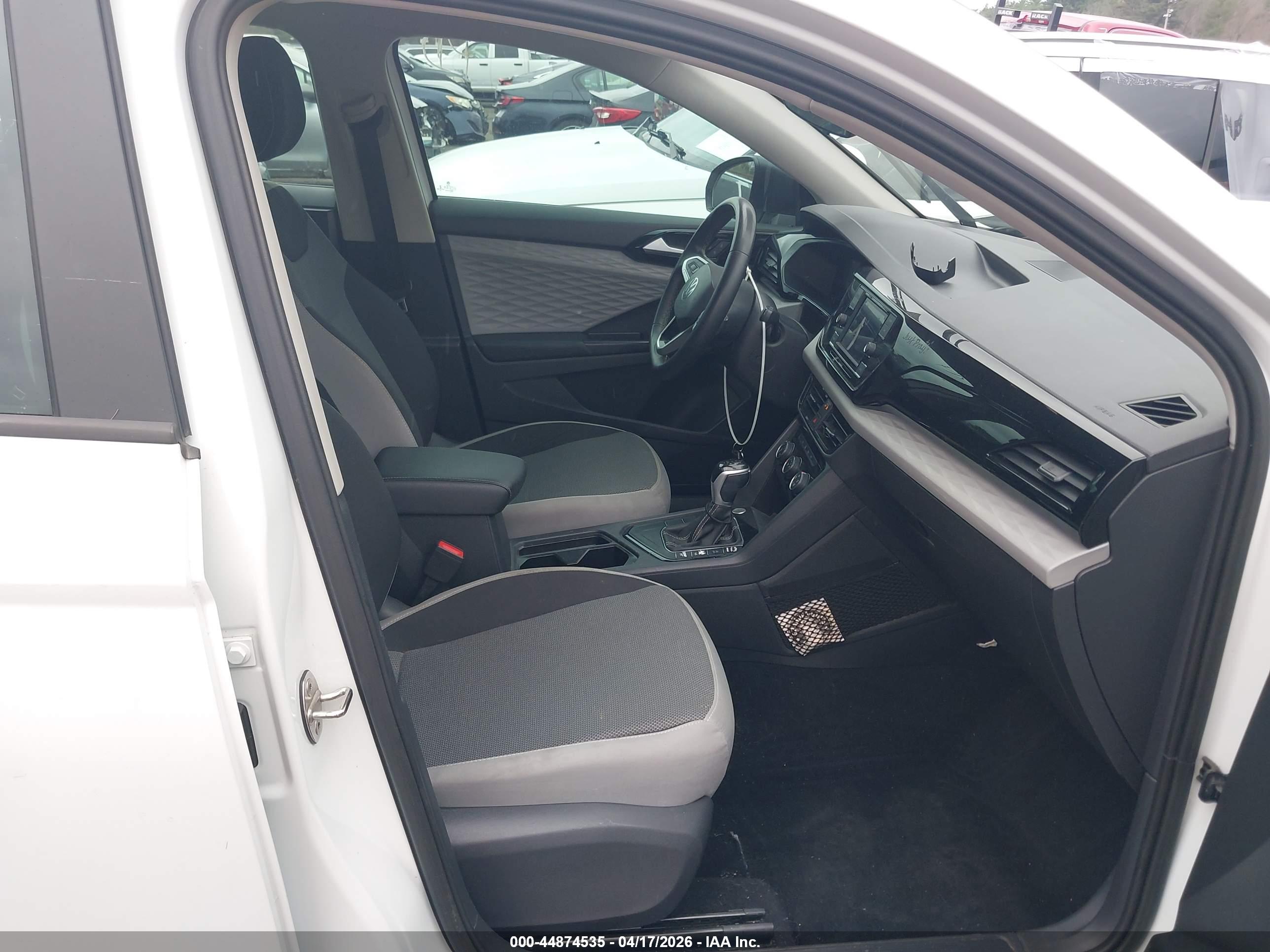 VOLKSWAGEN TAOS image 5