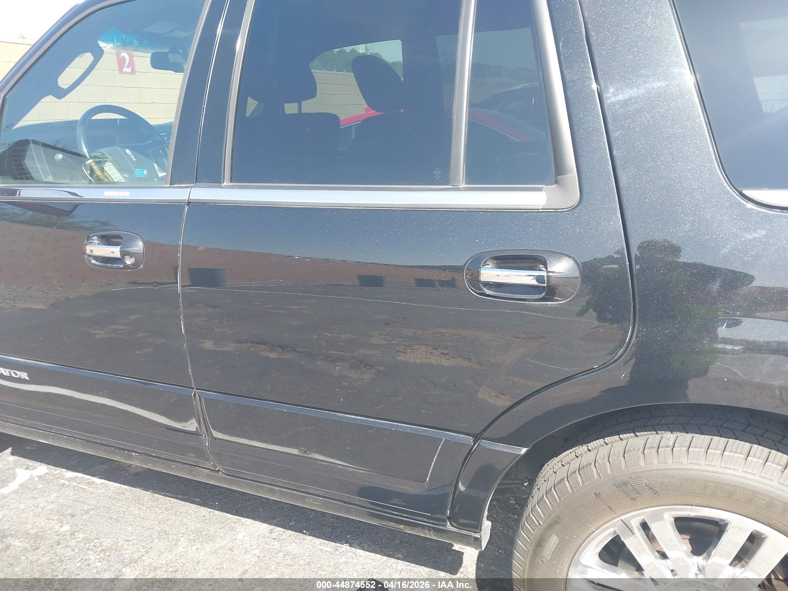 LINCOLN NAVIGATOR image 6