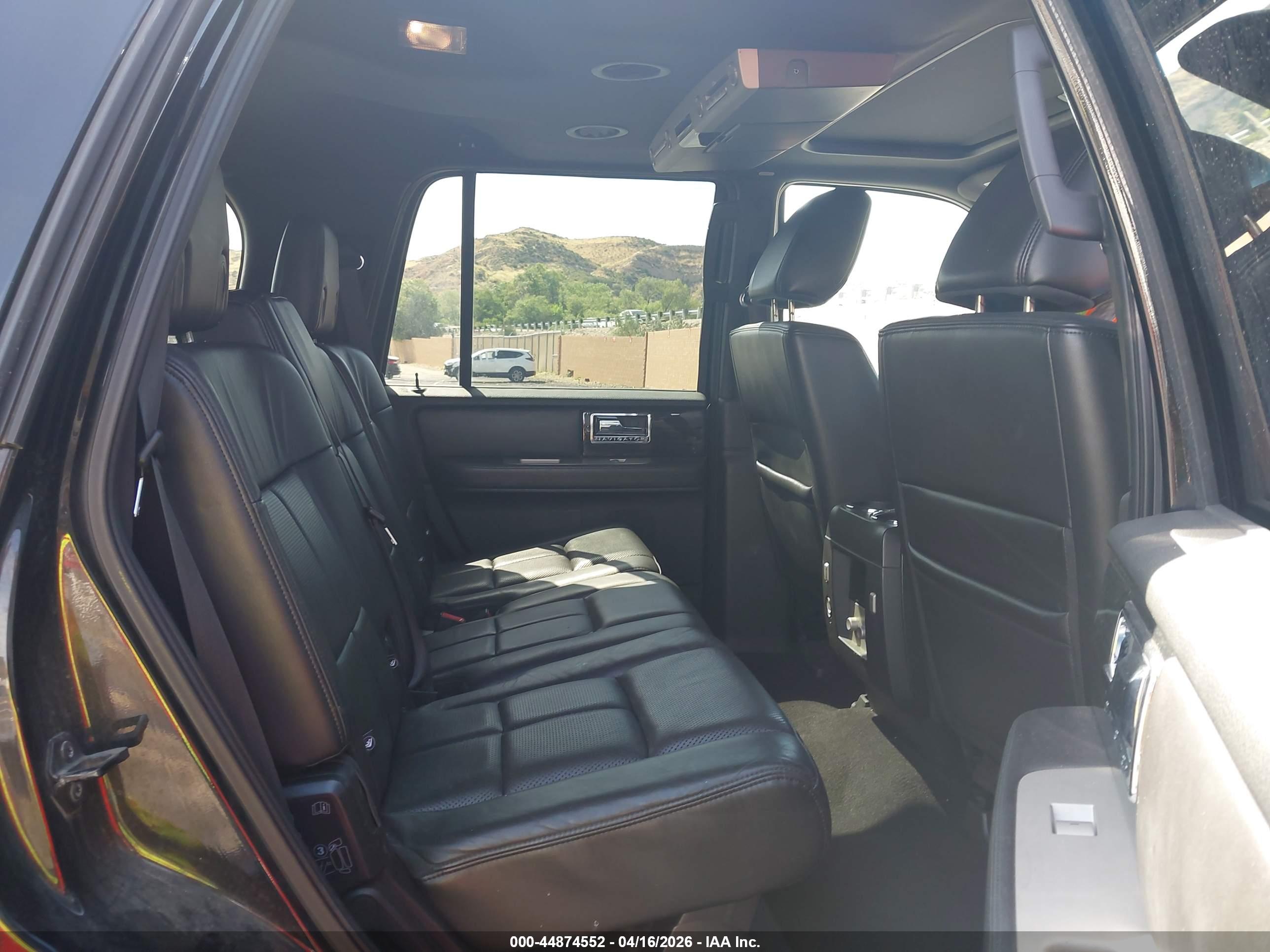 LINCOLN NAVIGATOR image 8