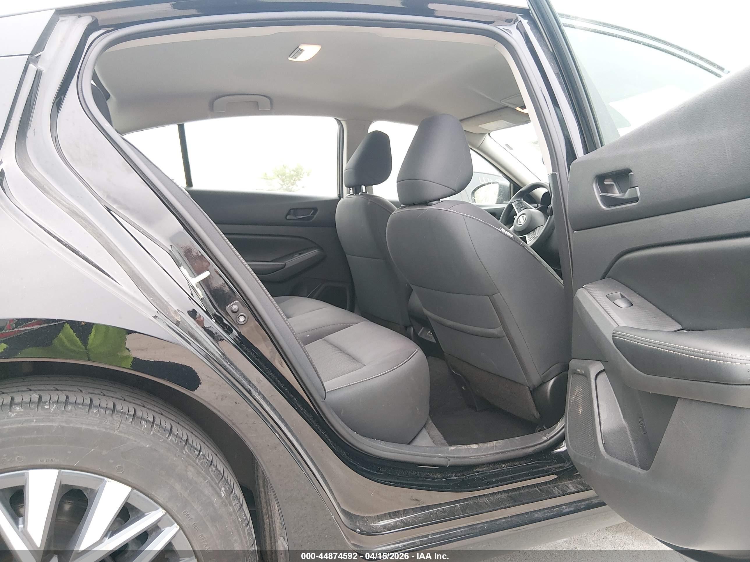 NISSAN ALTIMA image 8