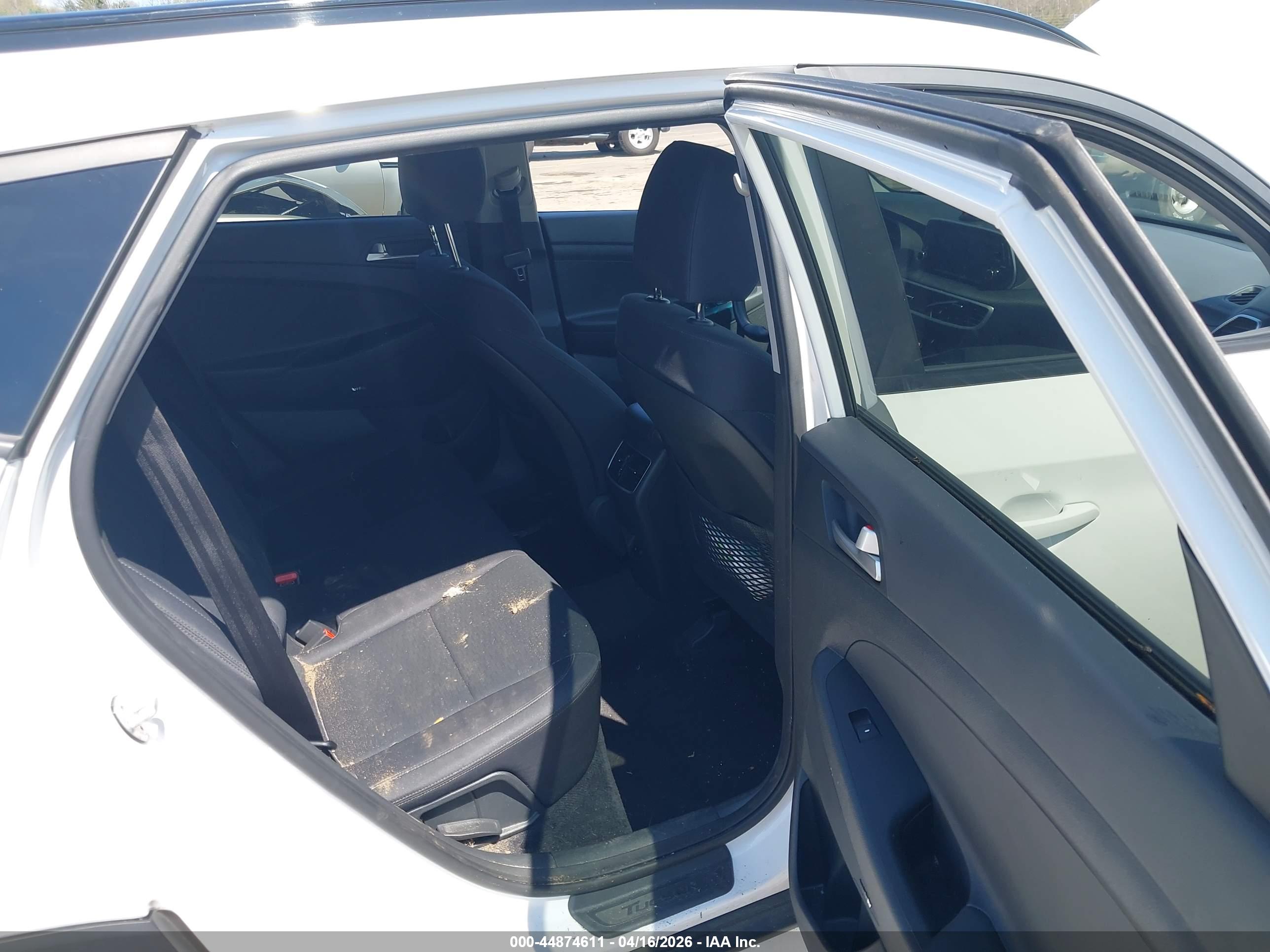HYUNDAI TUCSON image 8