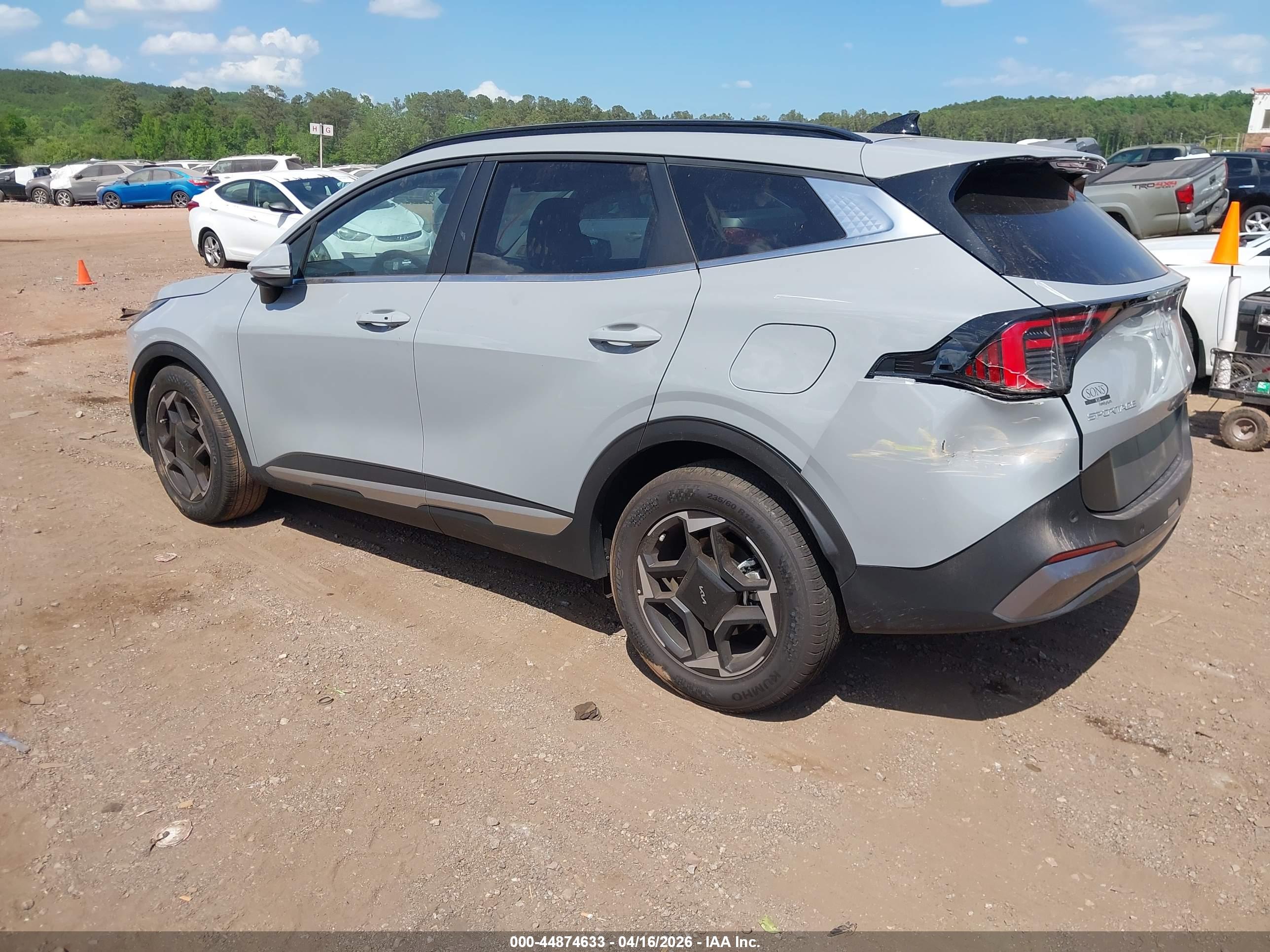 KIA SPORTAGE image 3