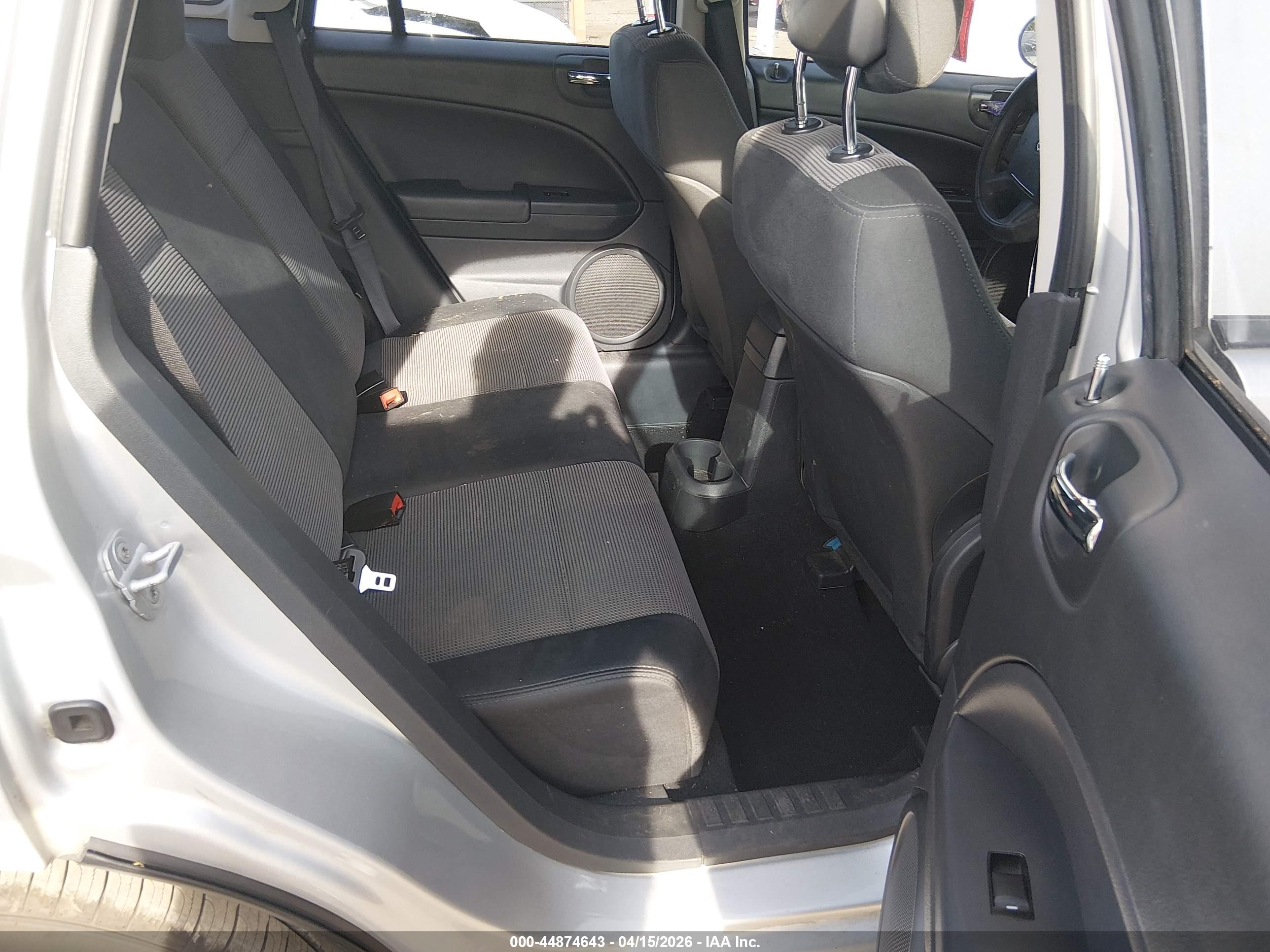 DODGE CALIBER image 8