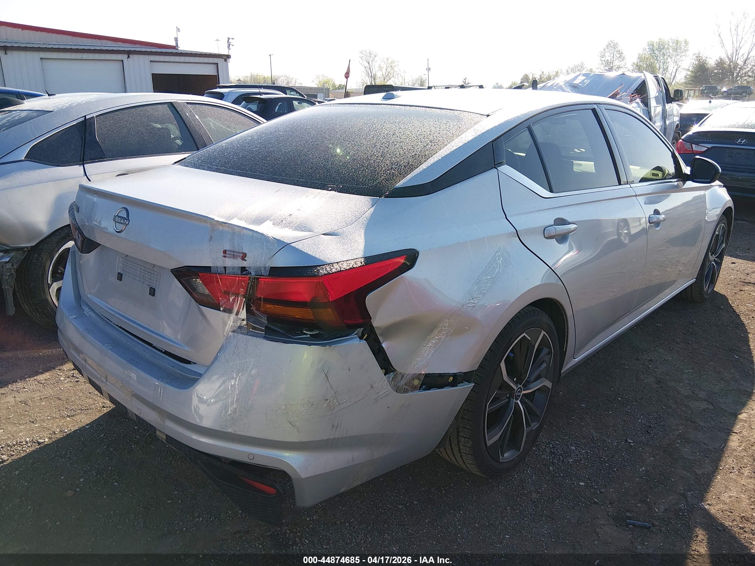NISSAN ALTIMA image 4