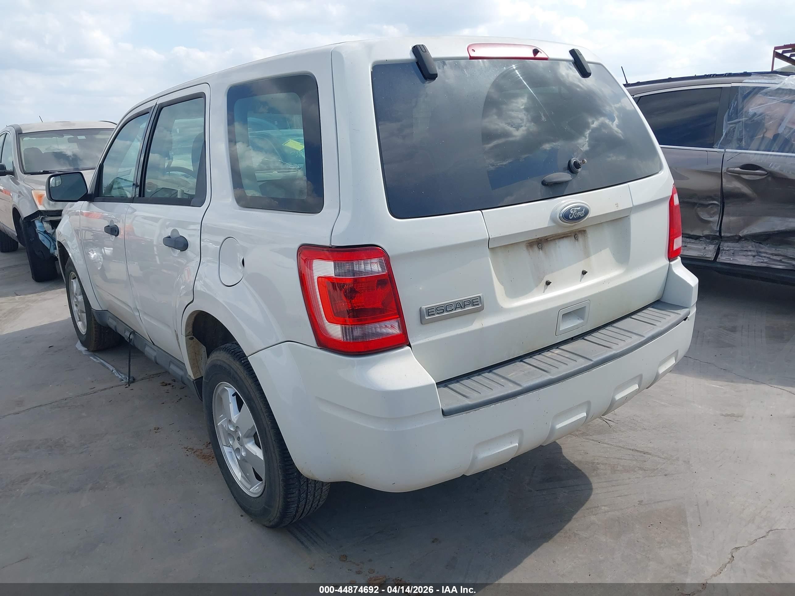 FORD ESCAPE image 3