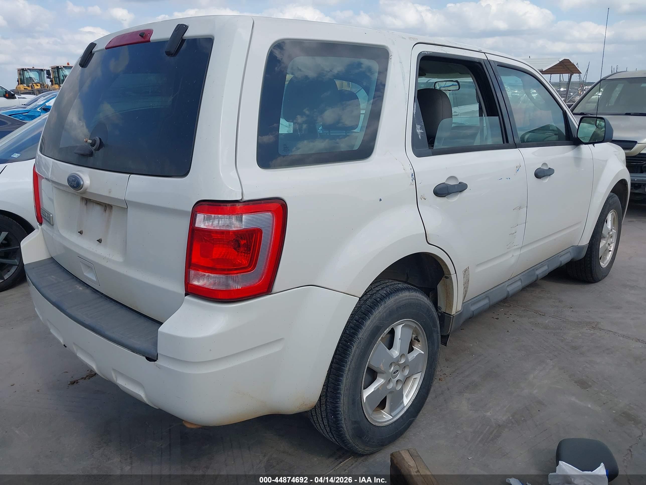 FORD ESCAPE image 4