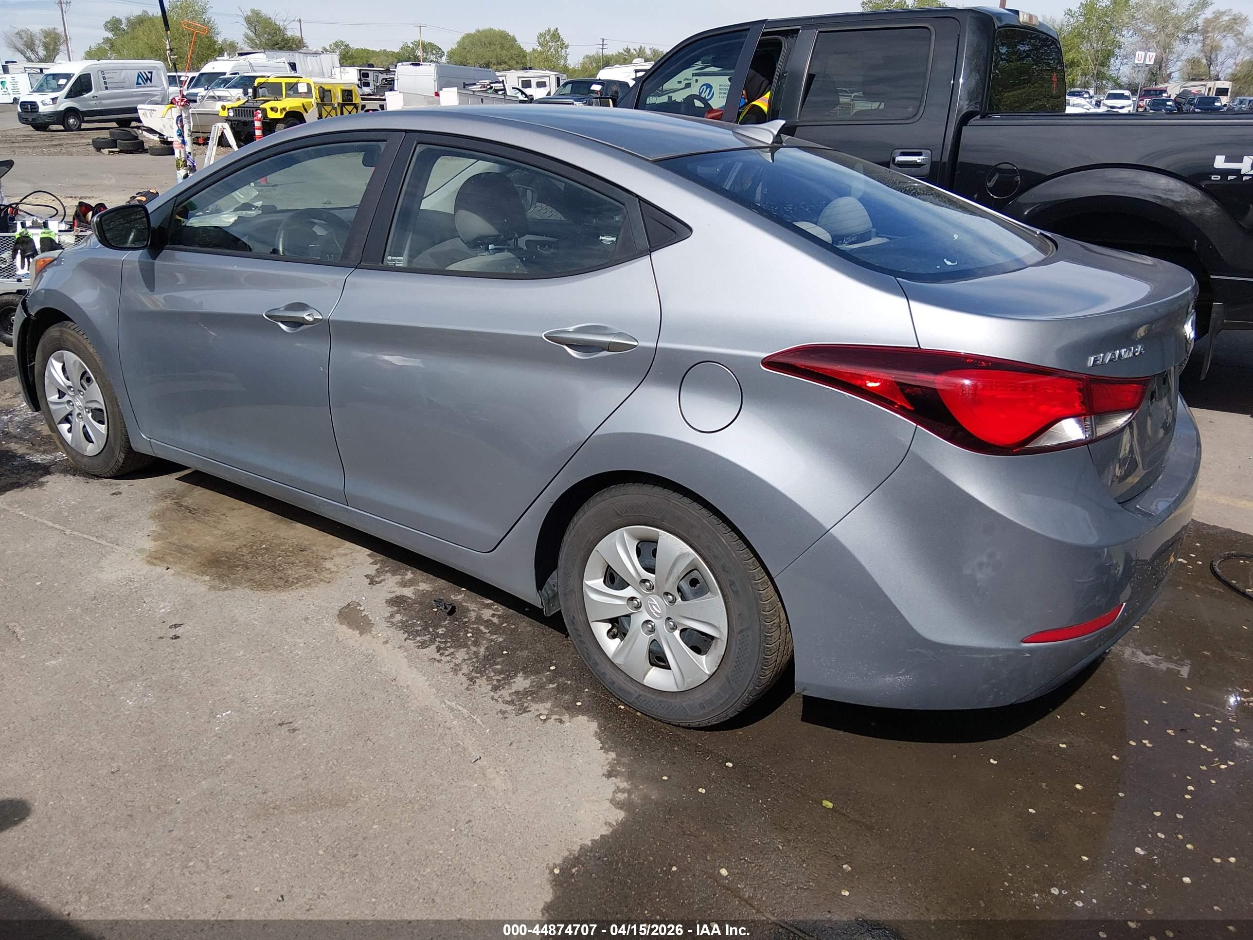 HYUNDAI ELANTRA image 3